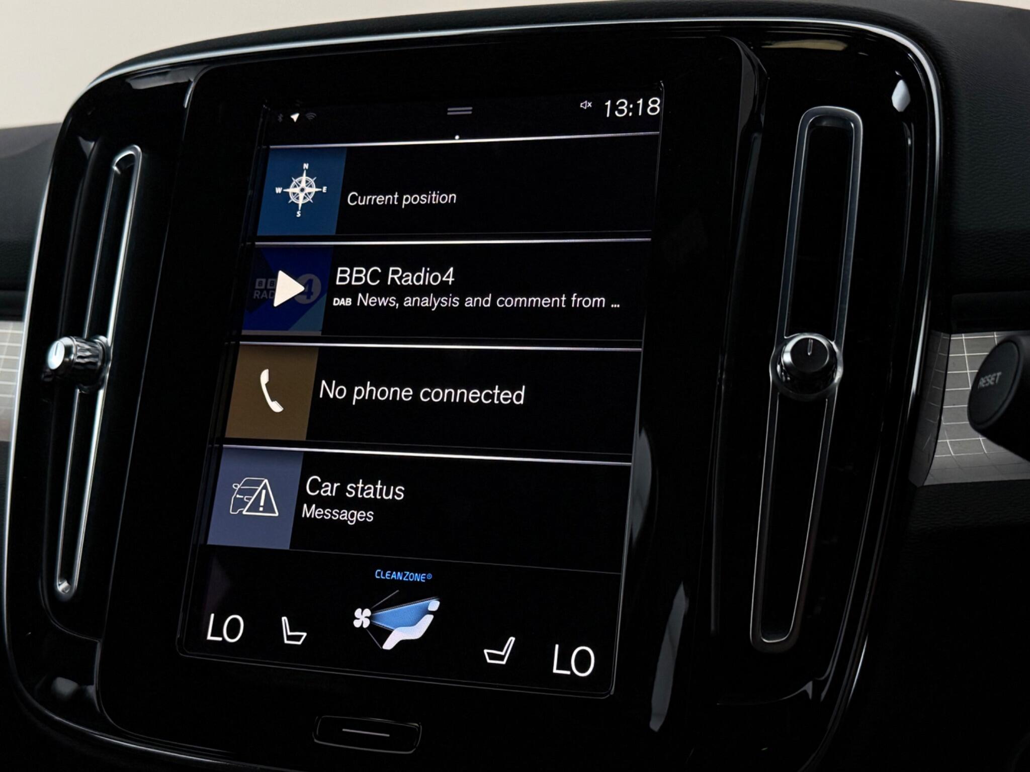 Volvo XC40 view 27