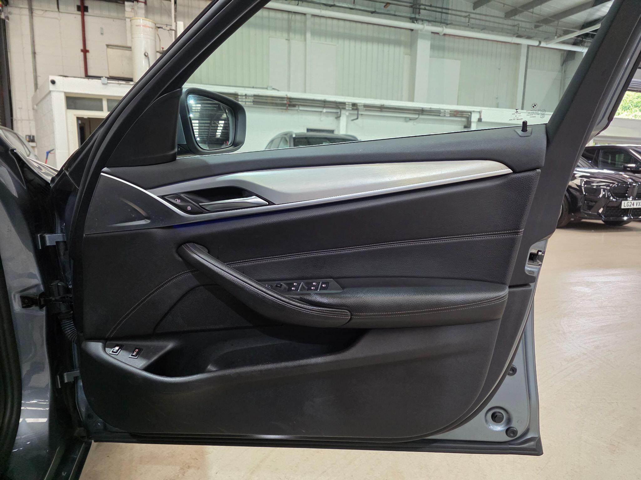 BMW 5 Series view 13