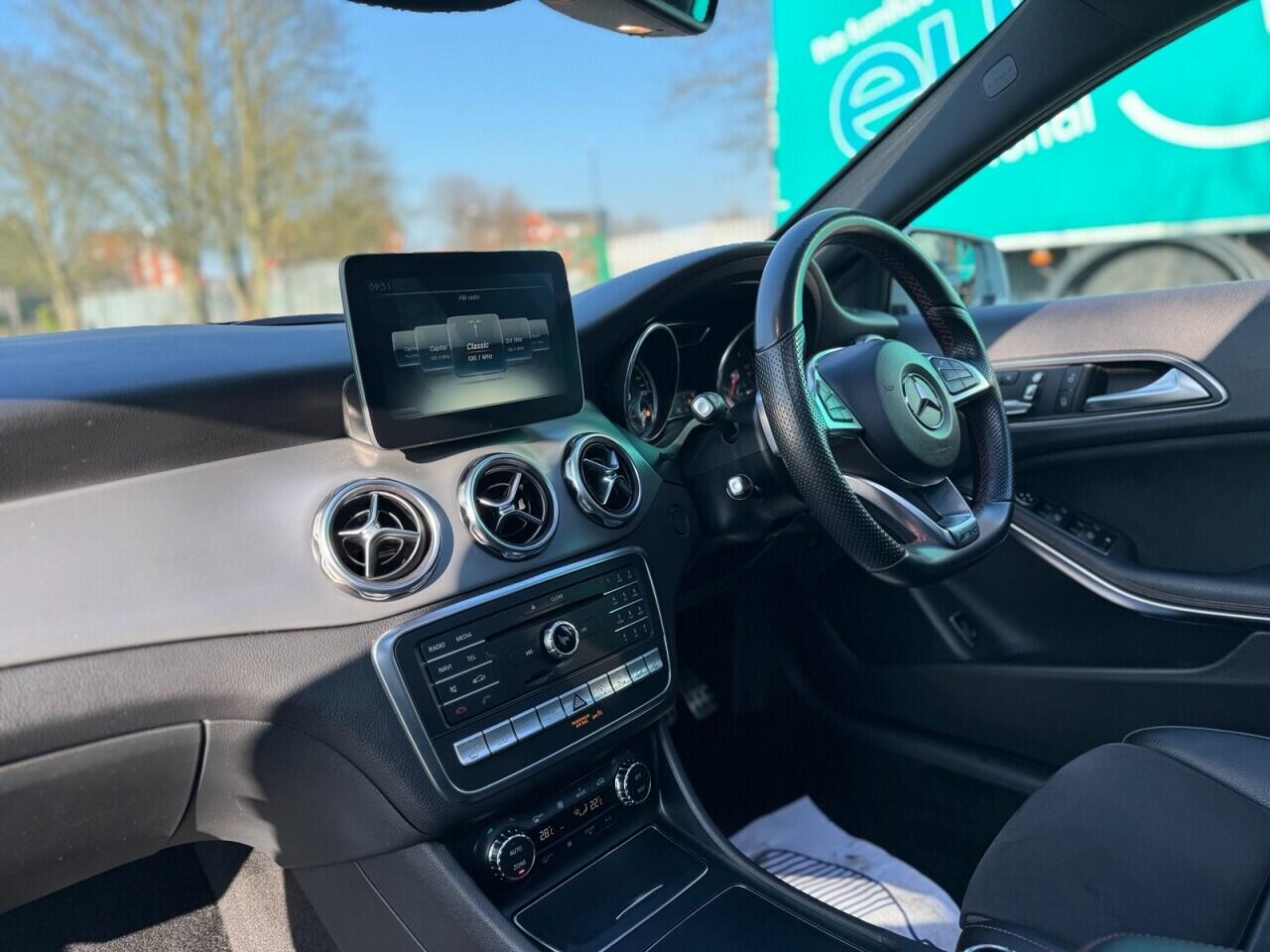 Mercedes-Benz Gla view 13