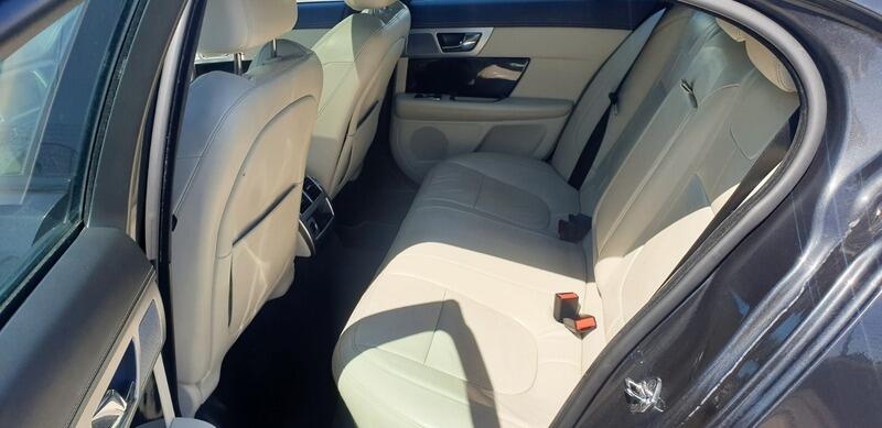2014 Jaguar XF image 14