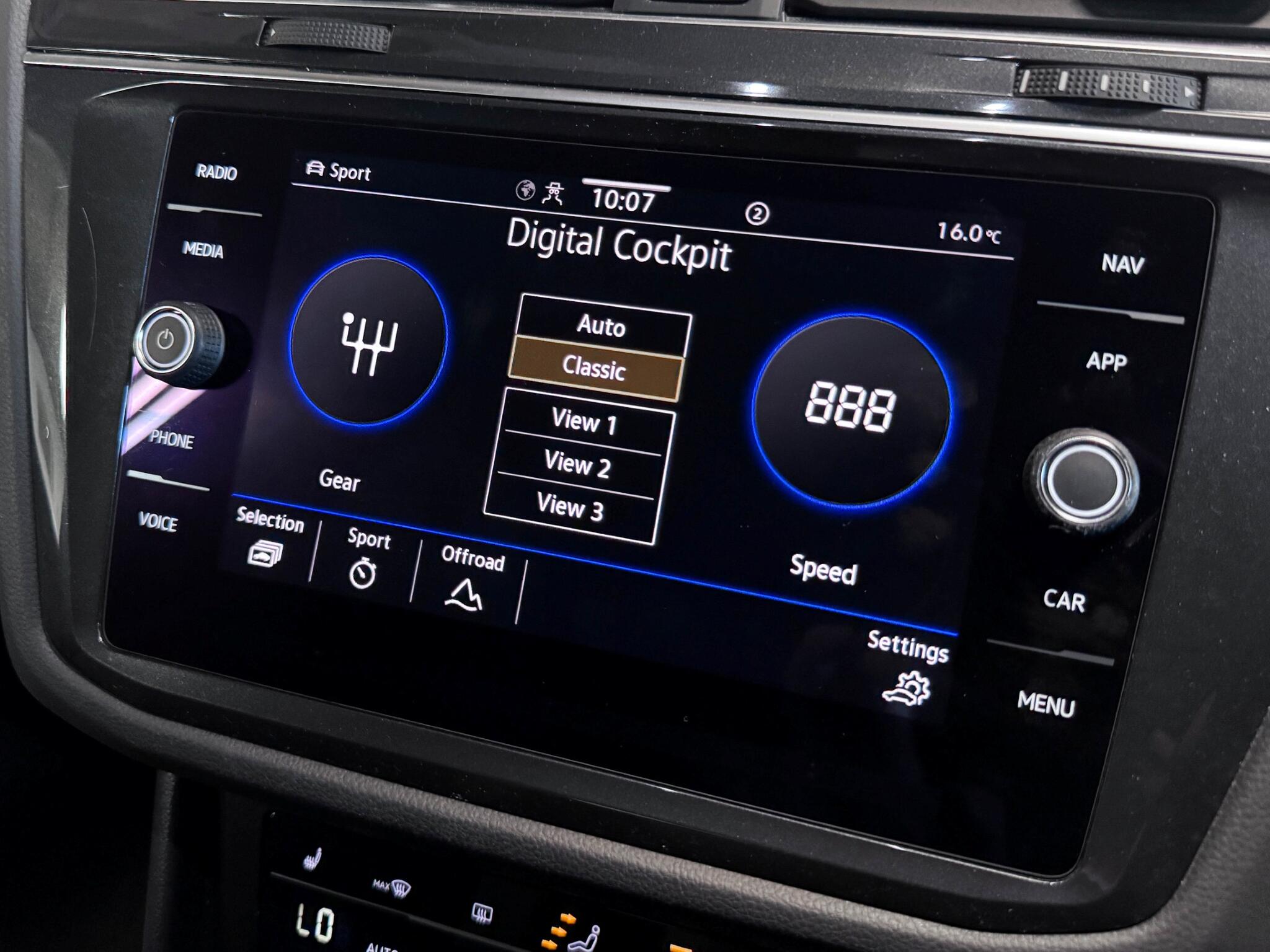 Volkswagen Tiguan view 45