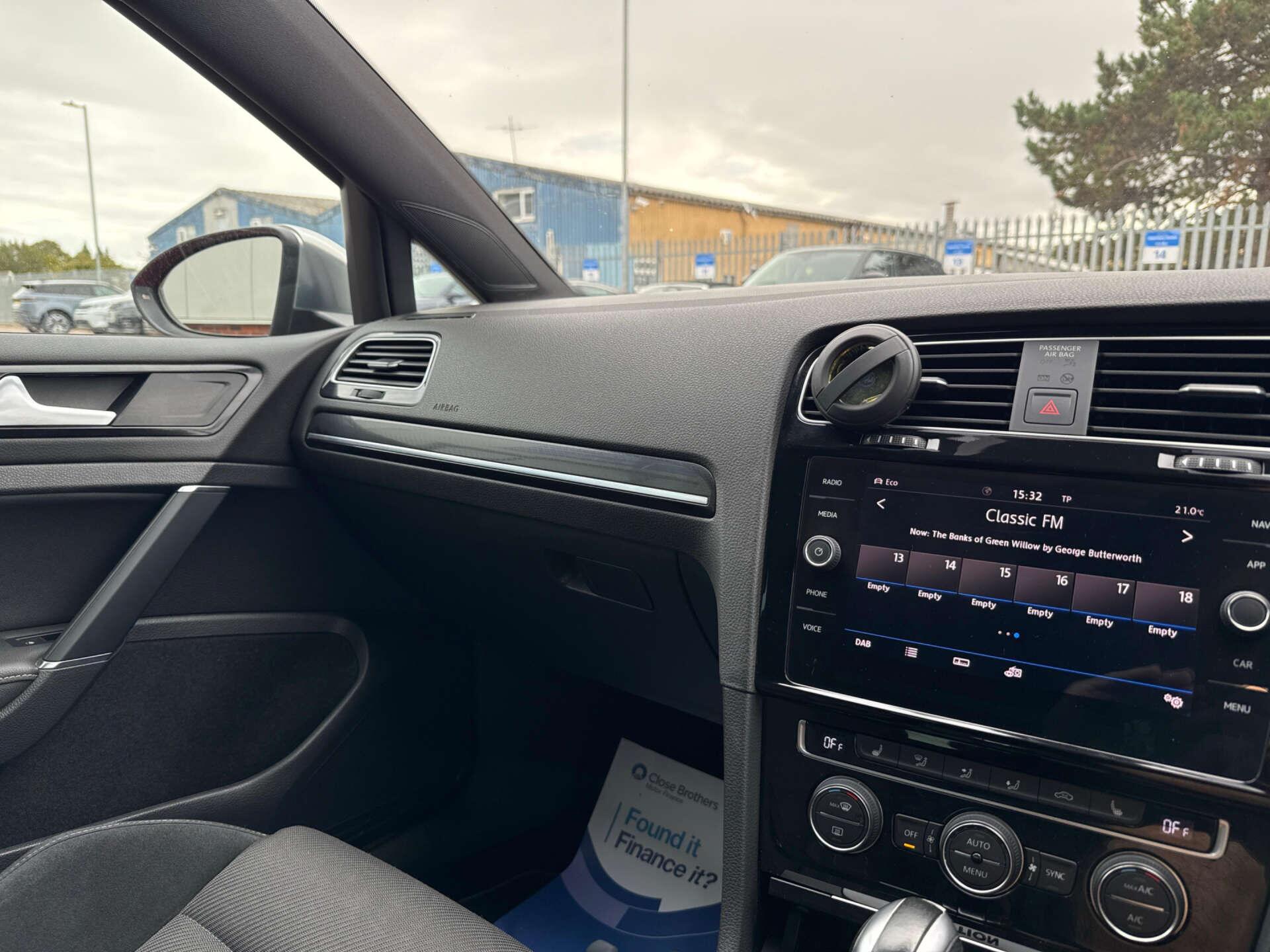 Volkswagen Golf view 54