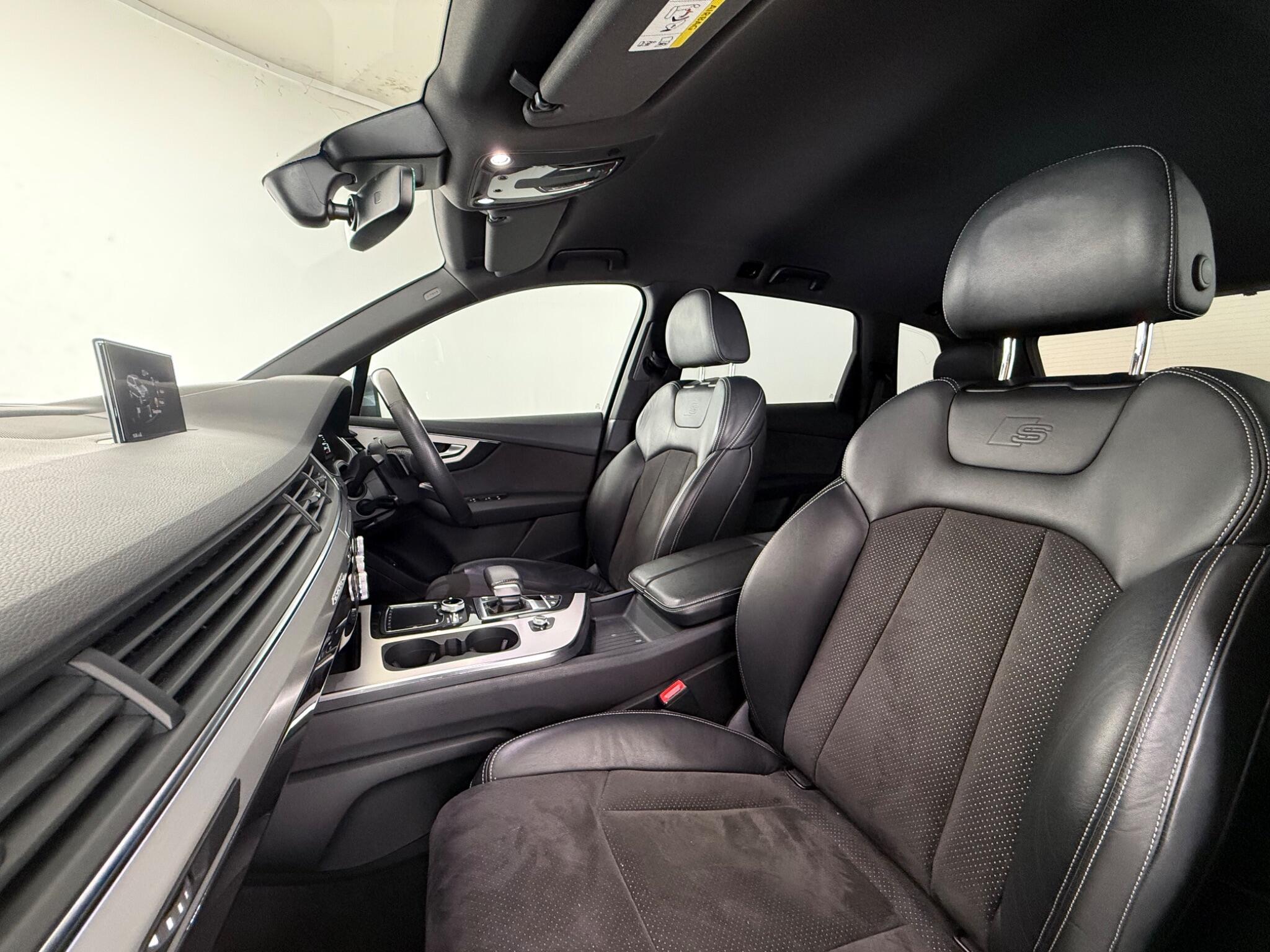 Audi Q7 view 15