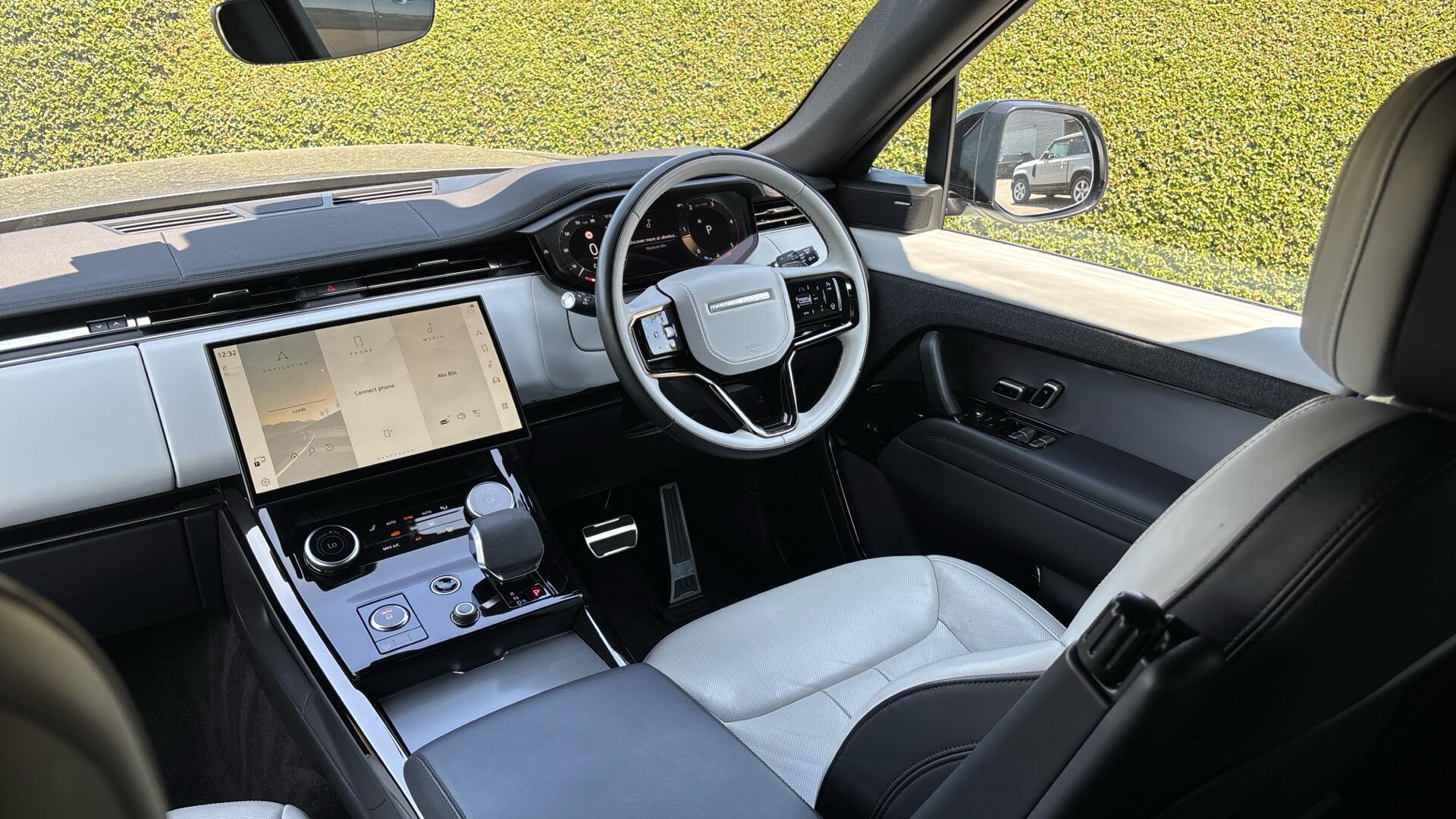 Land Rover Range Rover Sport view 27