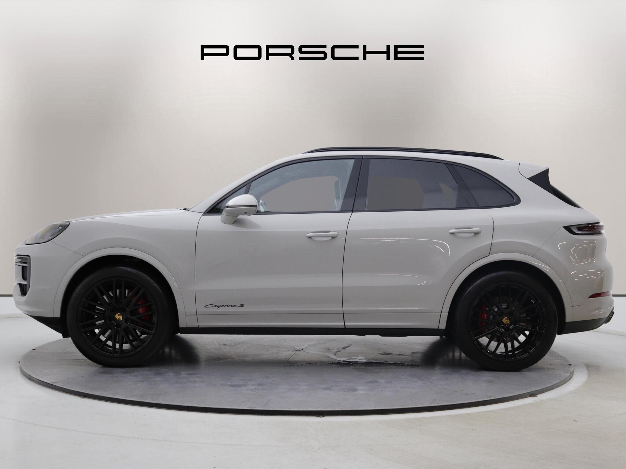 Porsche Cayenne view 4