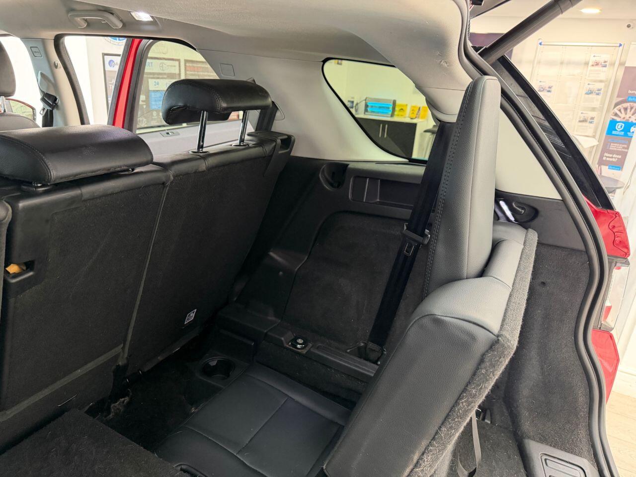 Land Rover Discovery Sport view 14