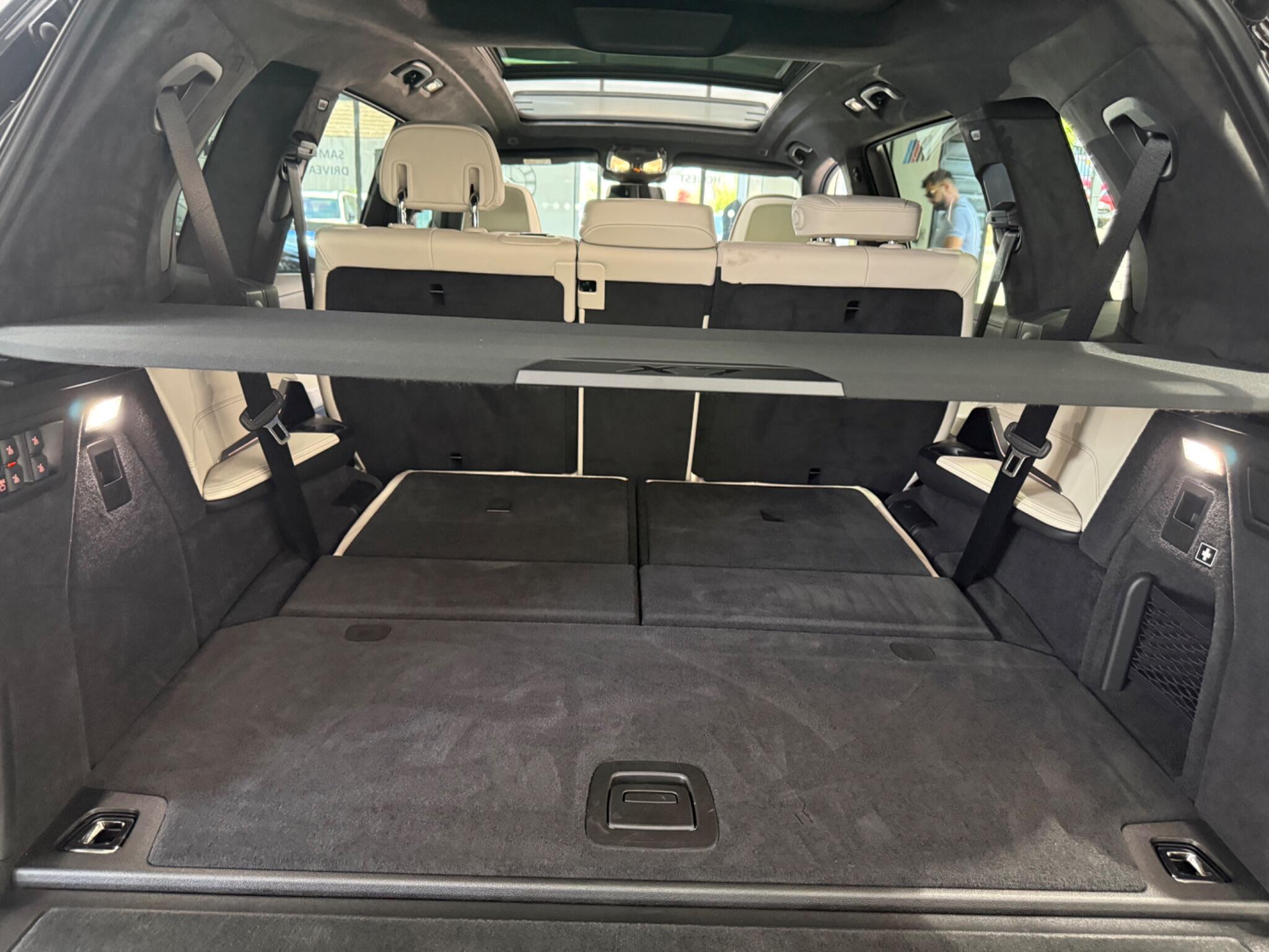 BMW X7 view 47