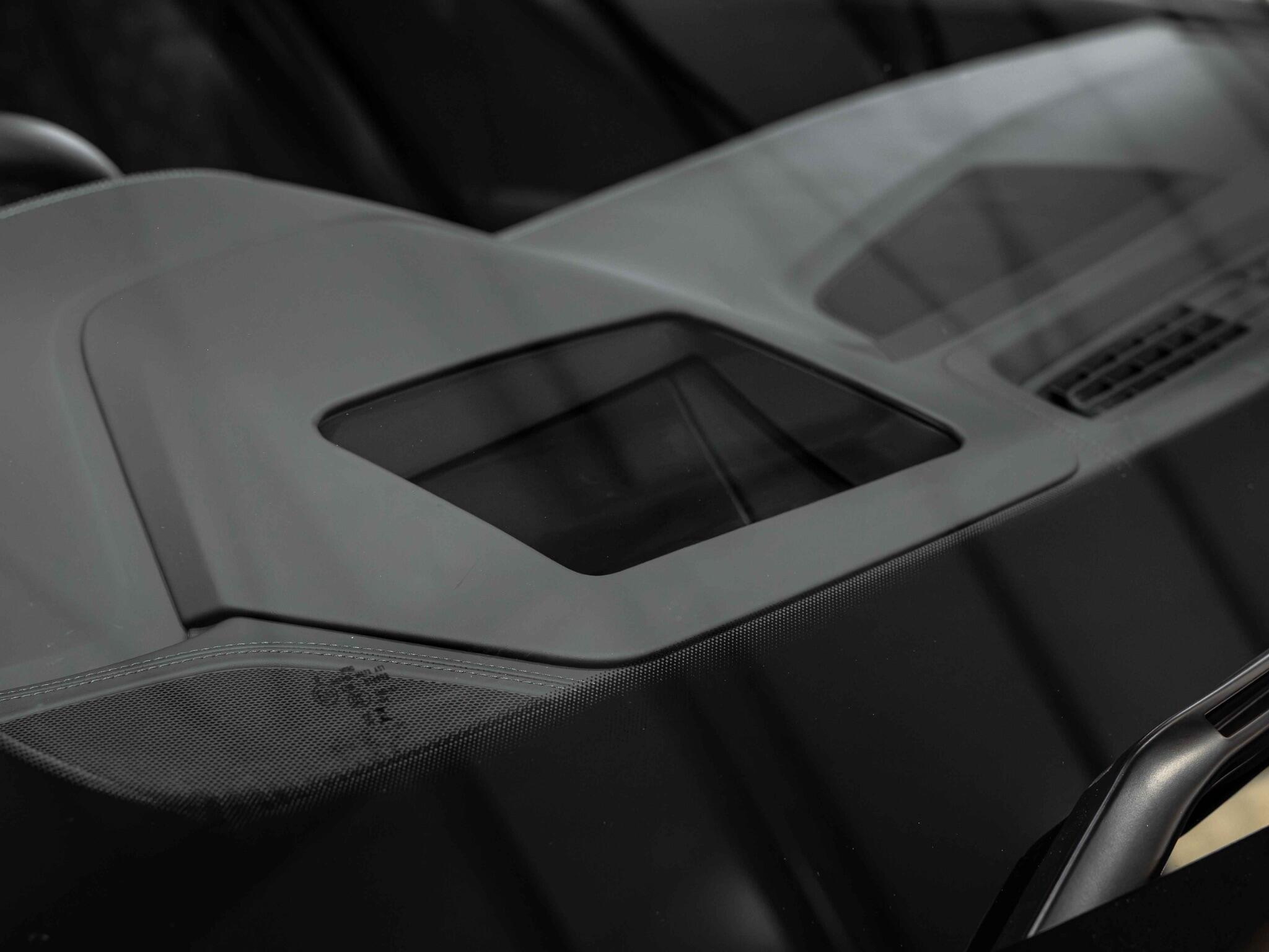Audi SQ8 view 16