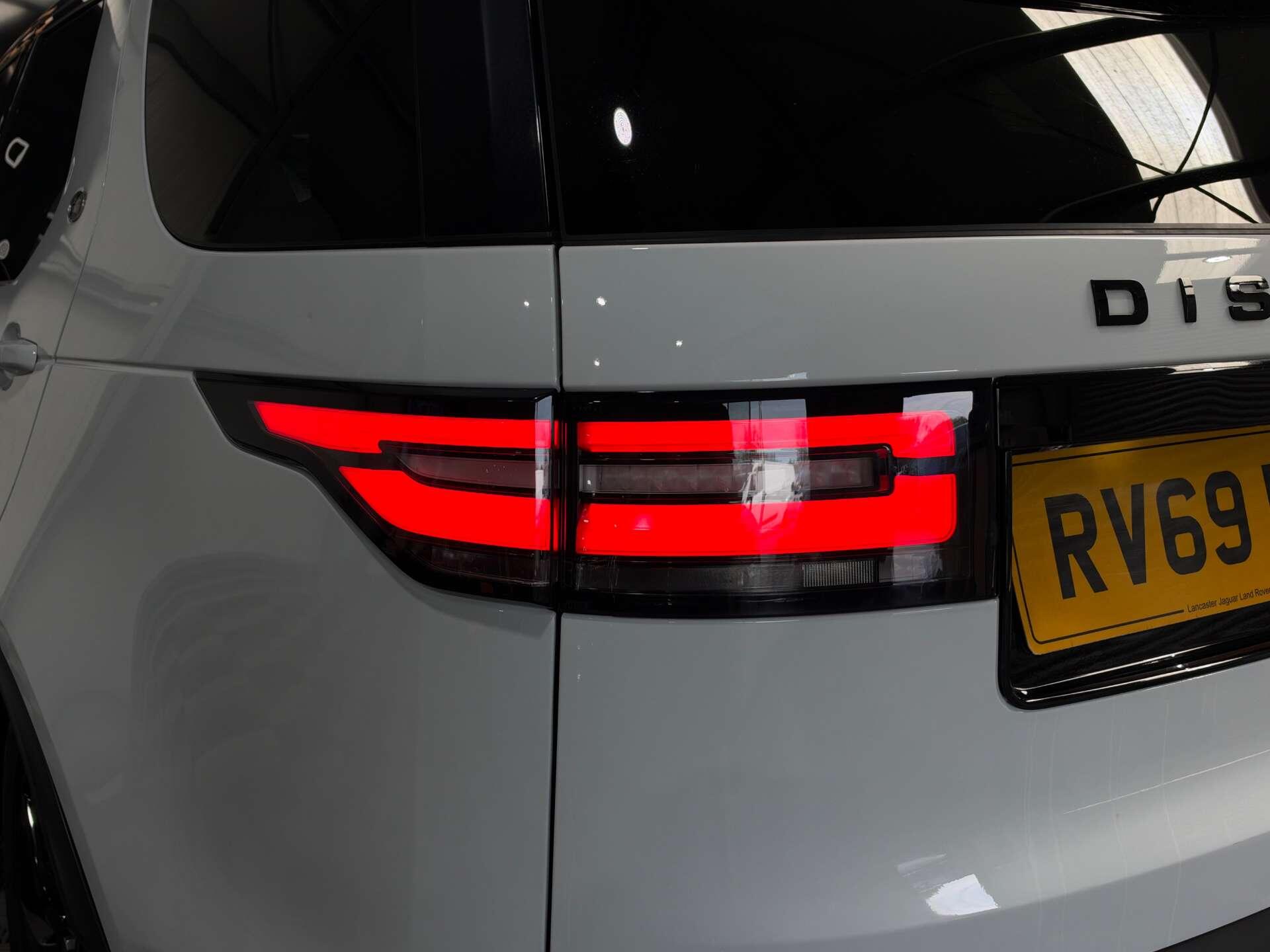 Land Rover Discovery view 17