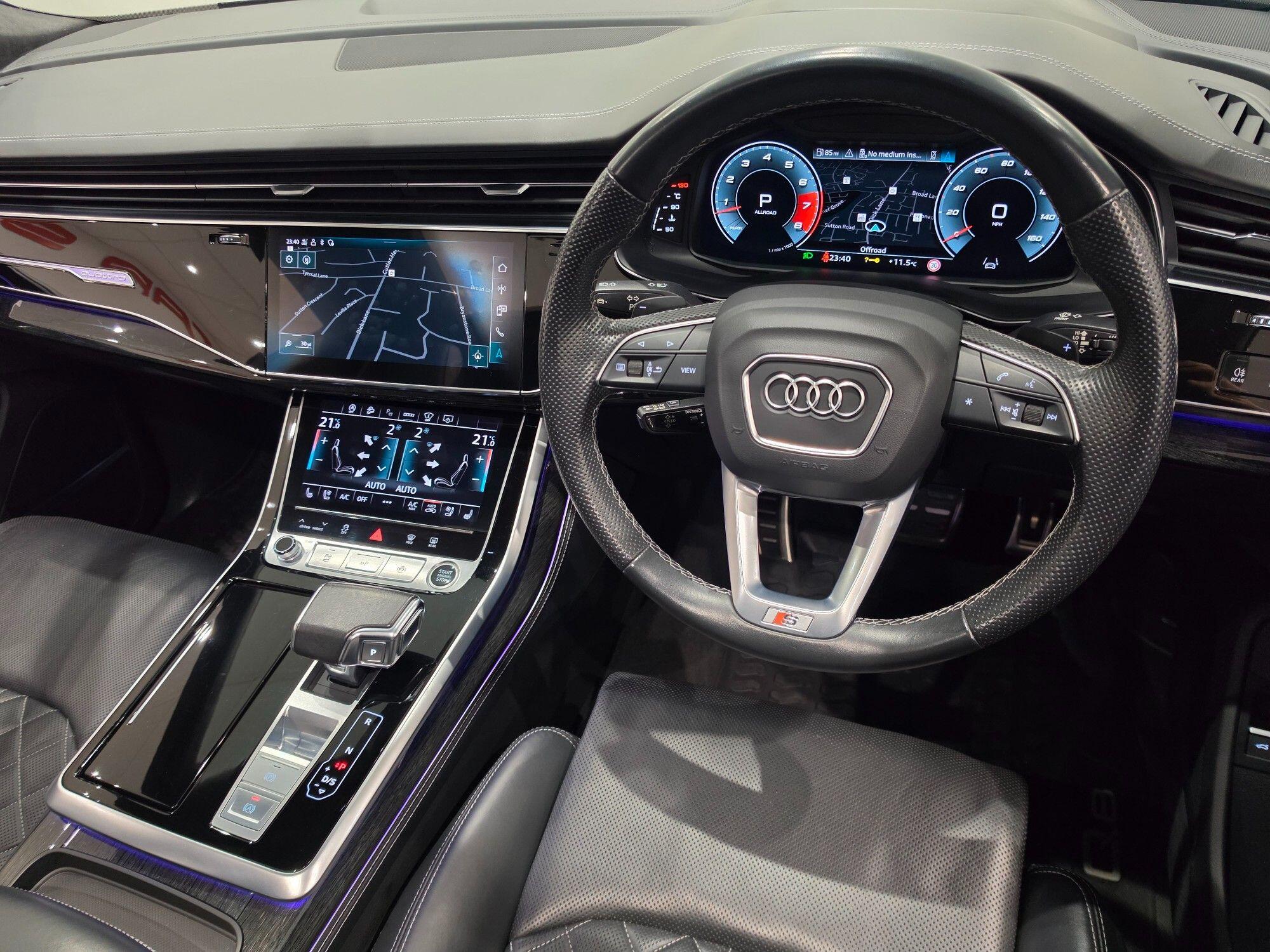 Audi Q8 view 93