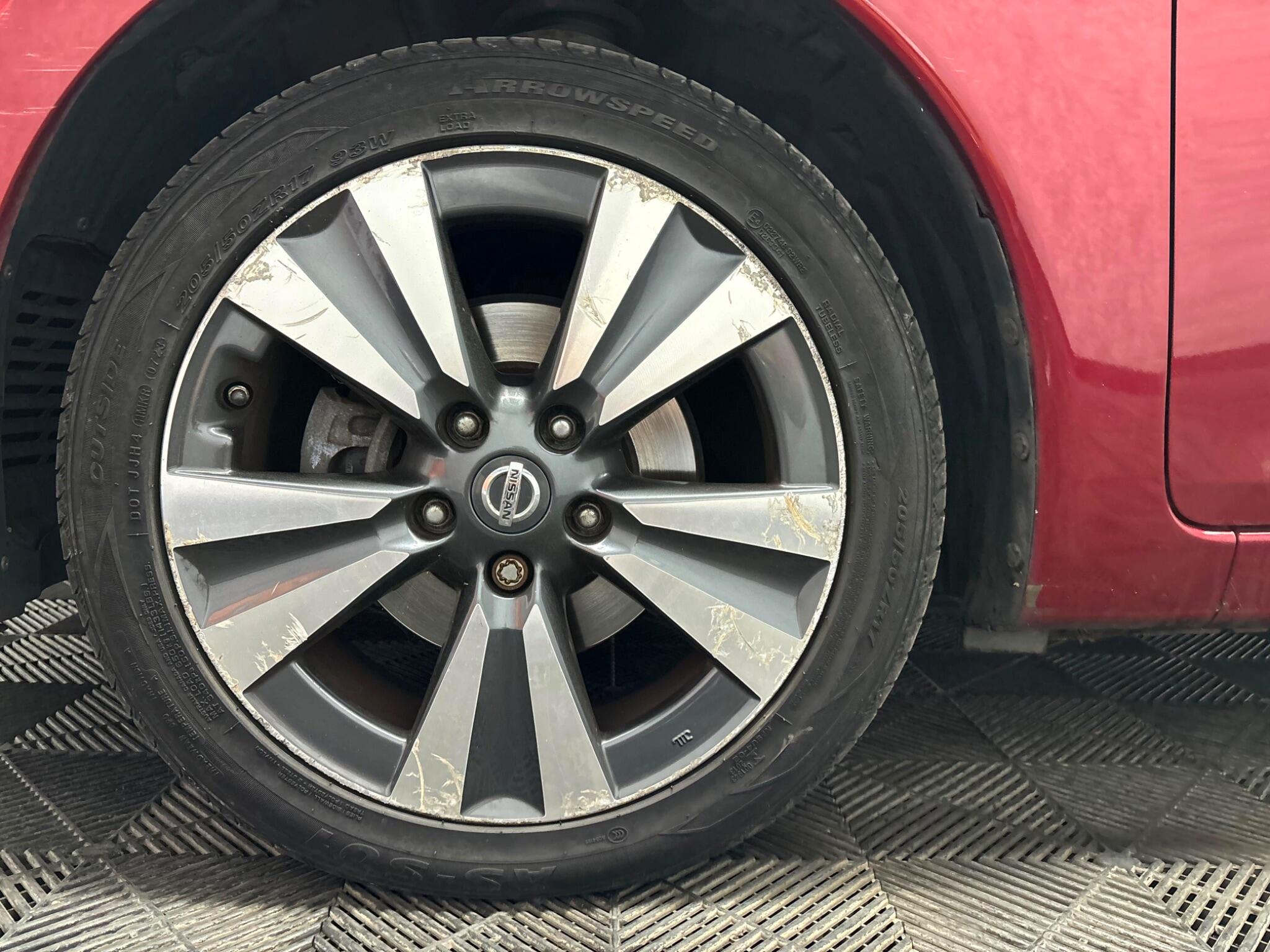 Nissan Pulsar view 27