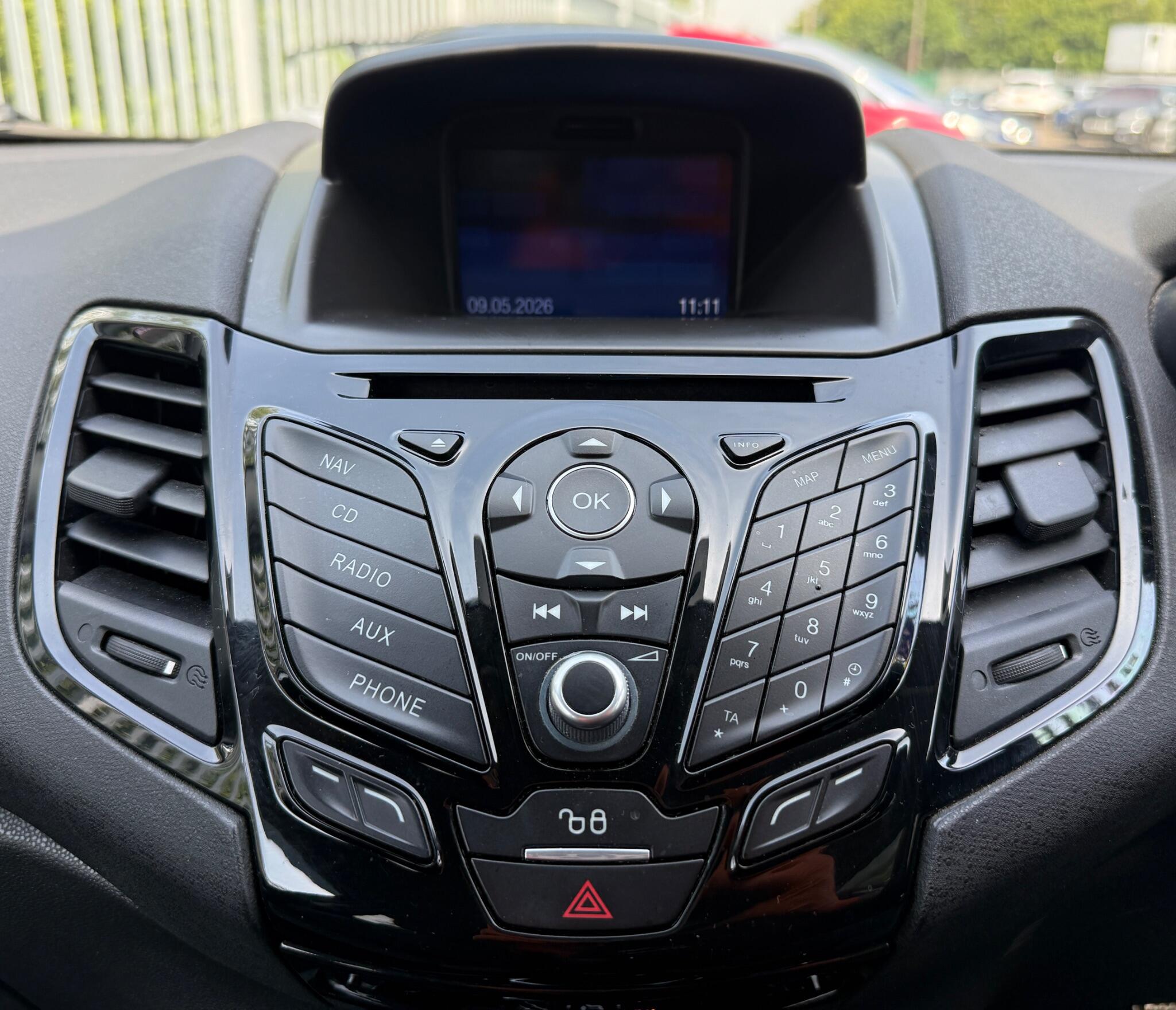 2016 Ford Fiesta image 32