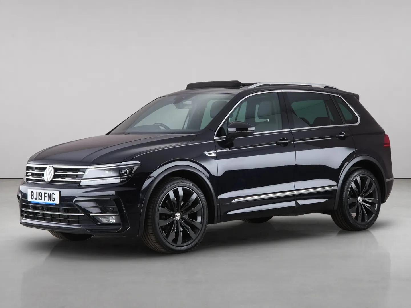 Volkswagen Tiguan view 2