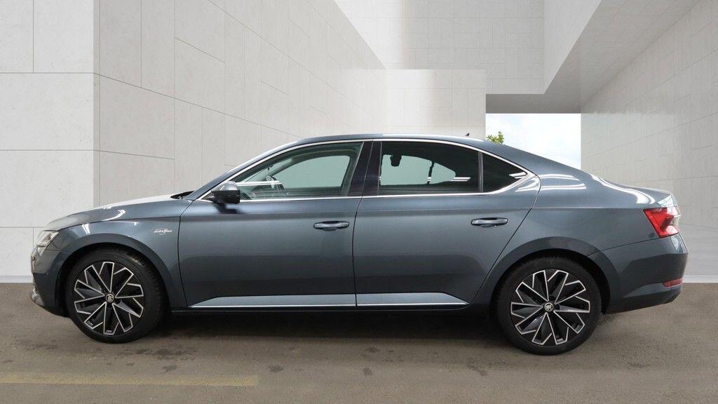 Skoda Superb view 10