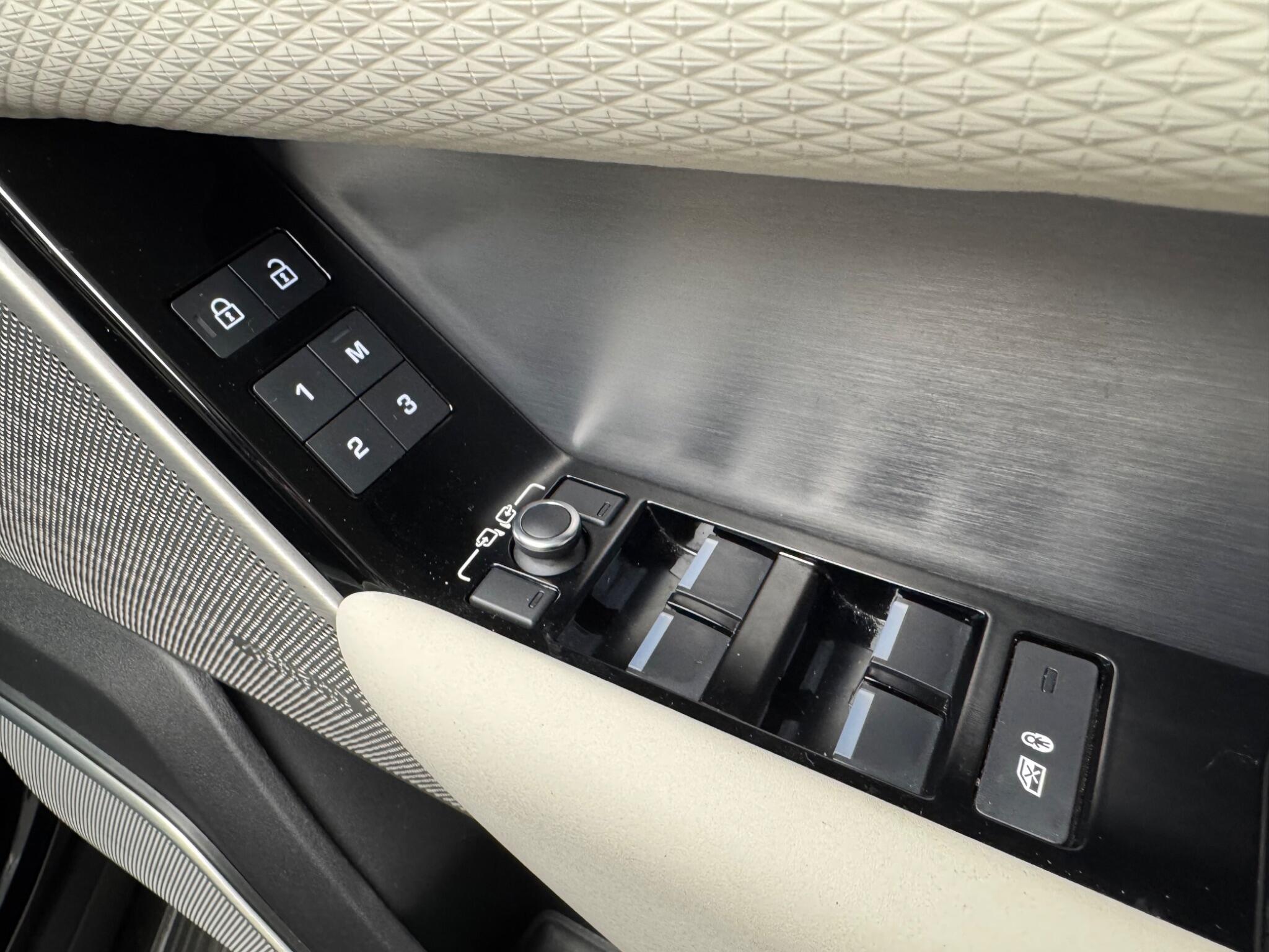 Land Rover Range Rover Velar view 12