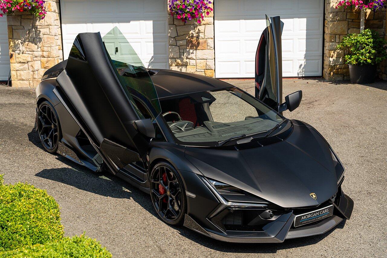 Lamborghini Revuelto view 110
