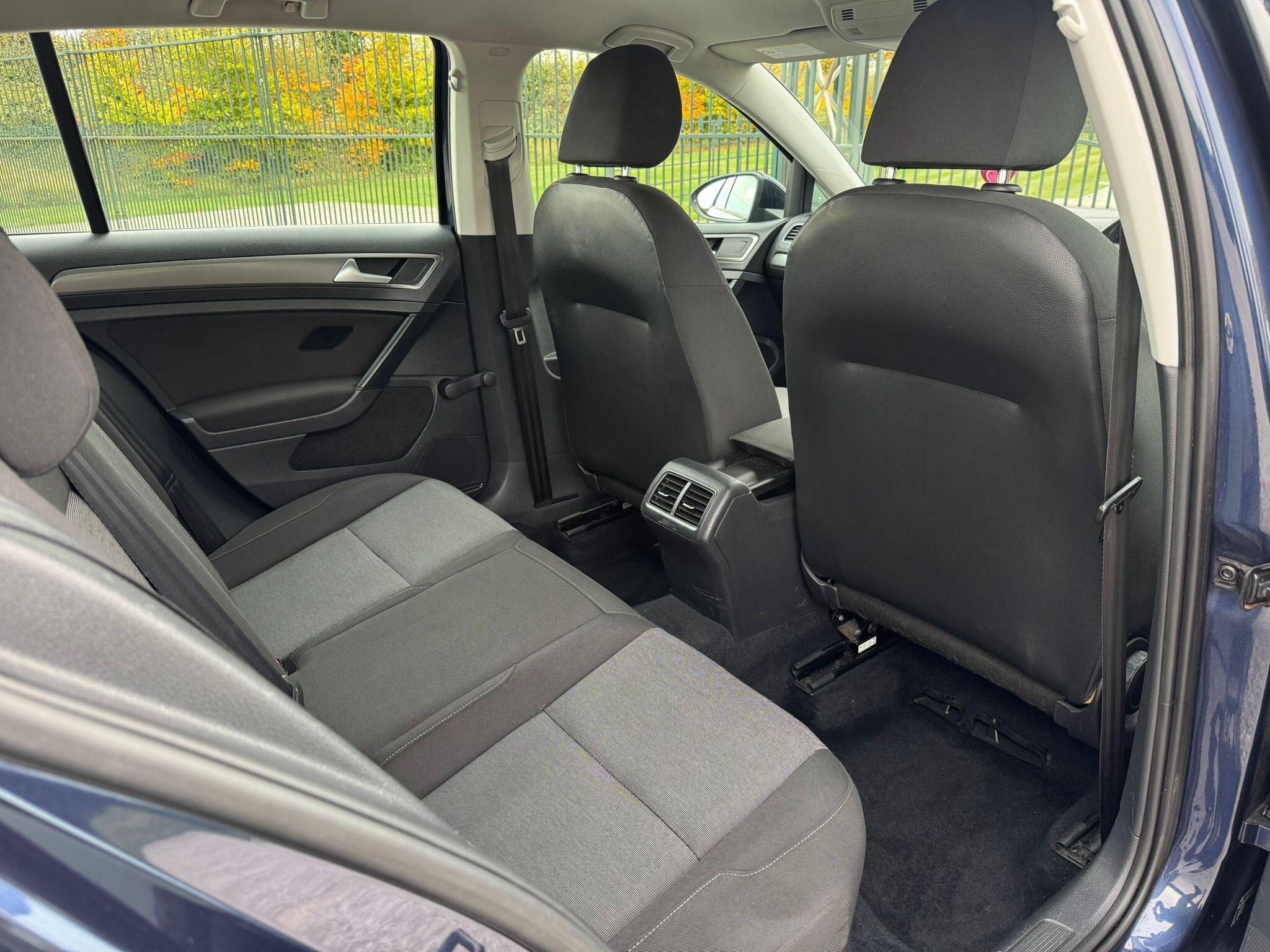 2013 Volkswagen Golf image 24