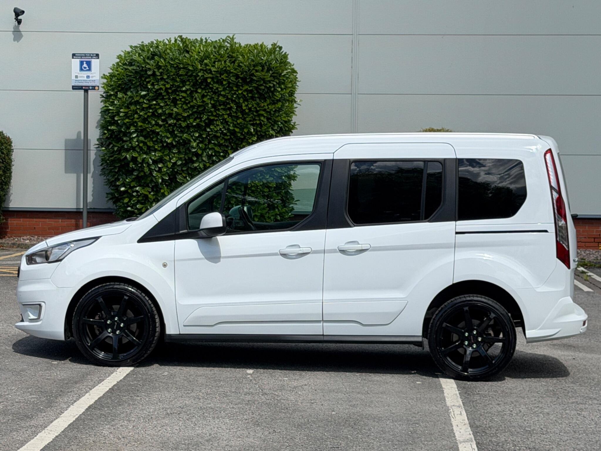 Ford Tourneo Connect view 16