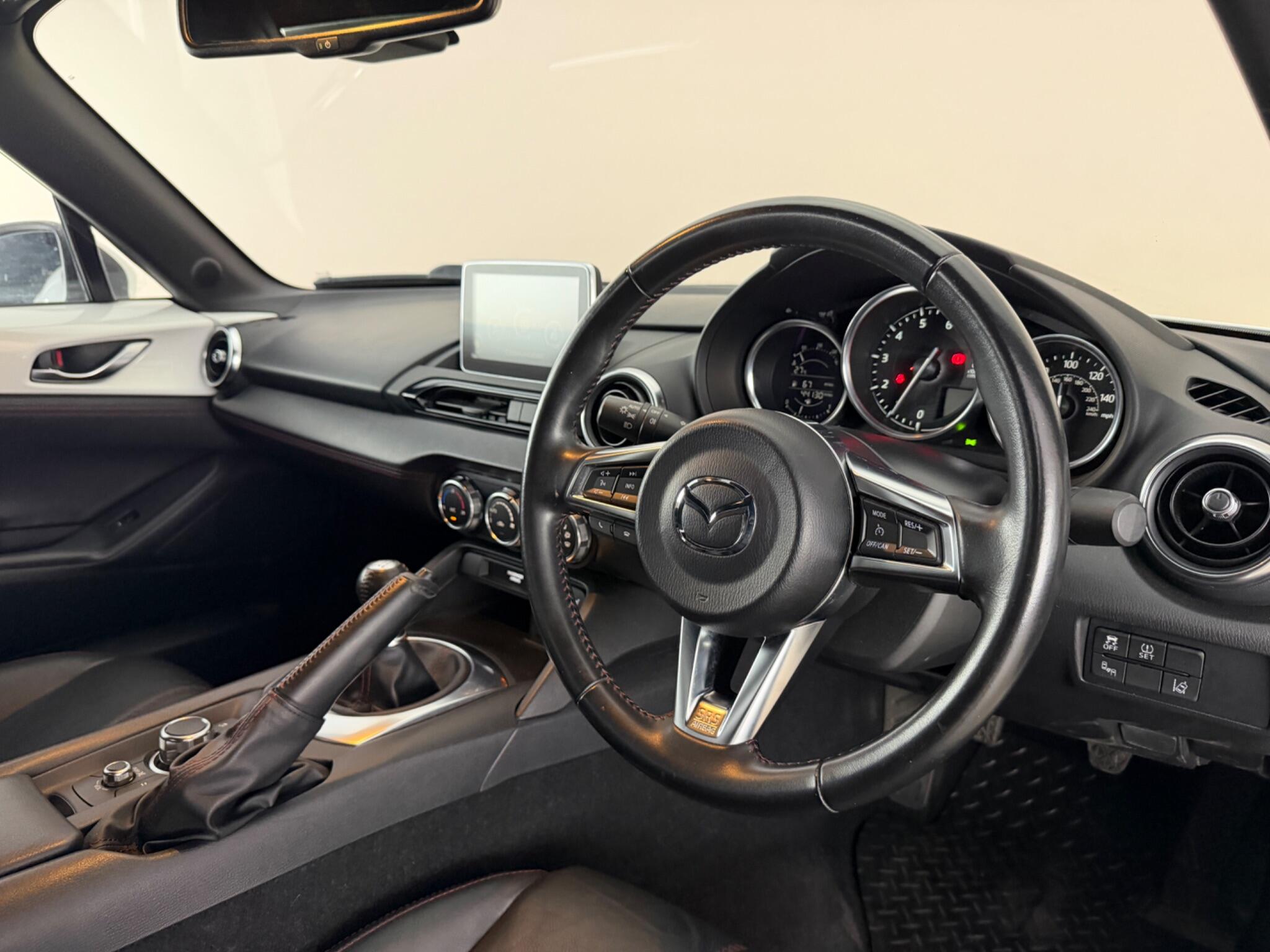 Mazda MX-5 view 4