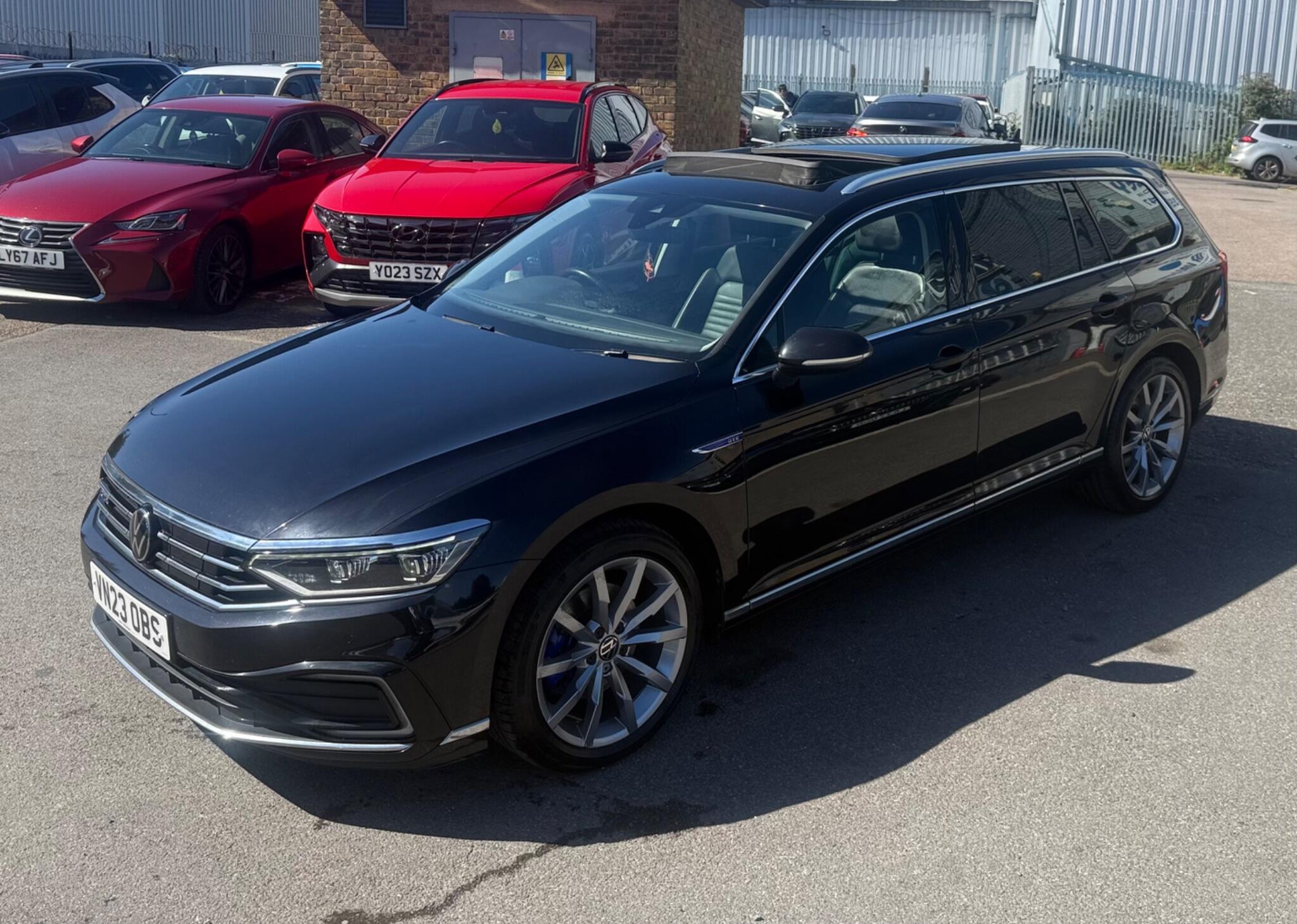 Volkswagen Passat view 3