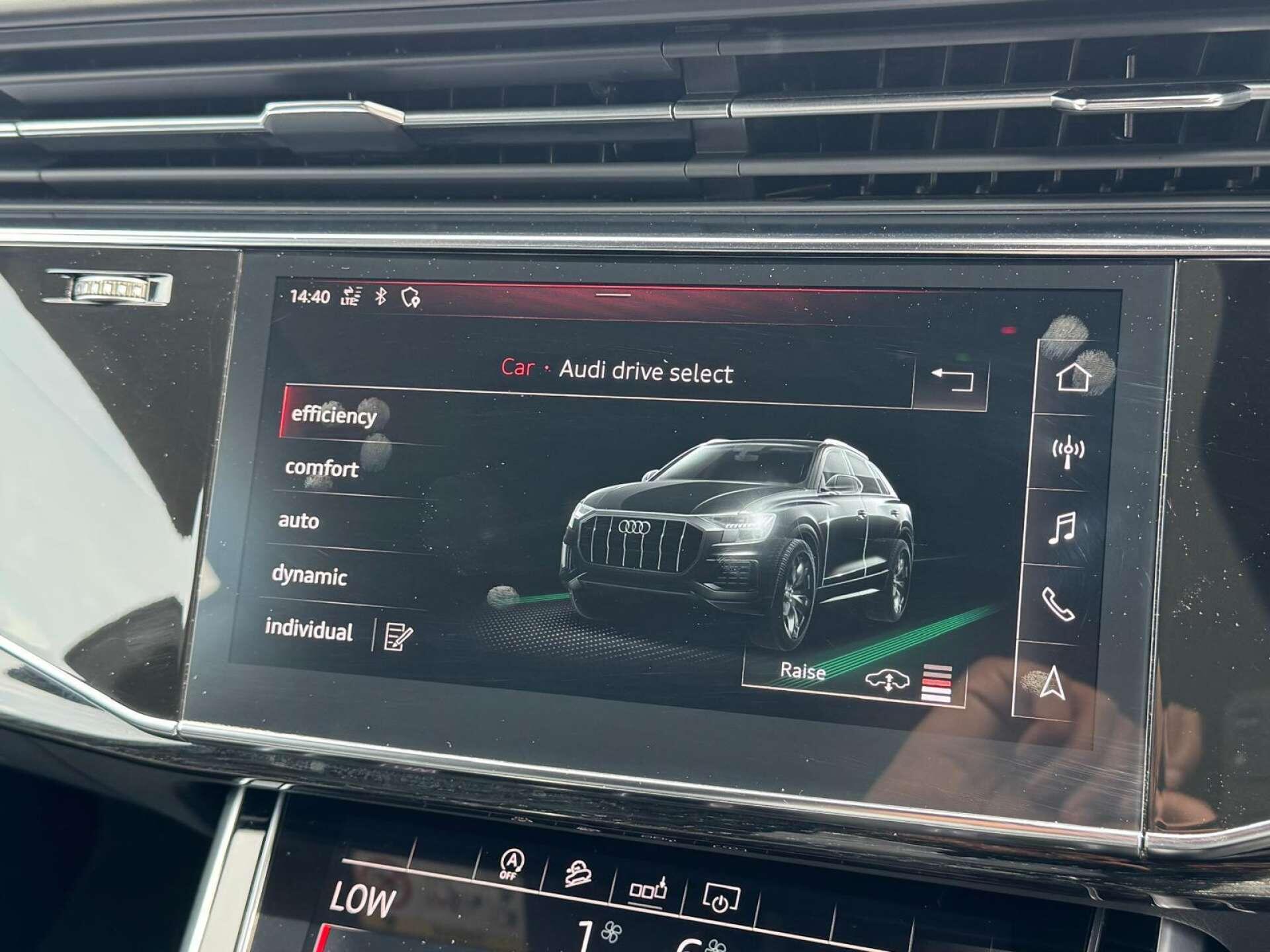 Audi Q8 view 40