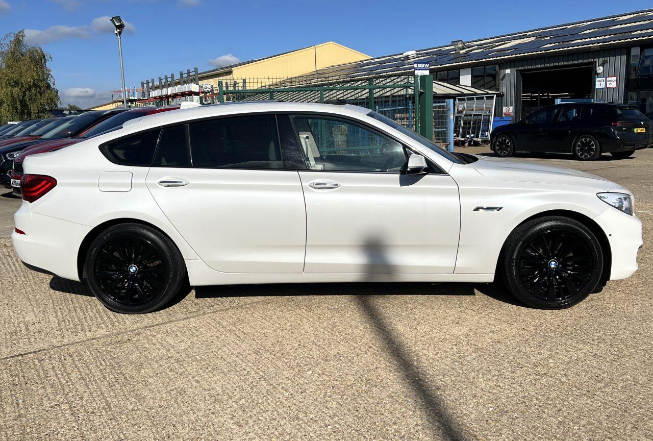 BMW 5 Series view 8