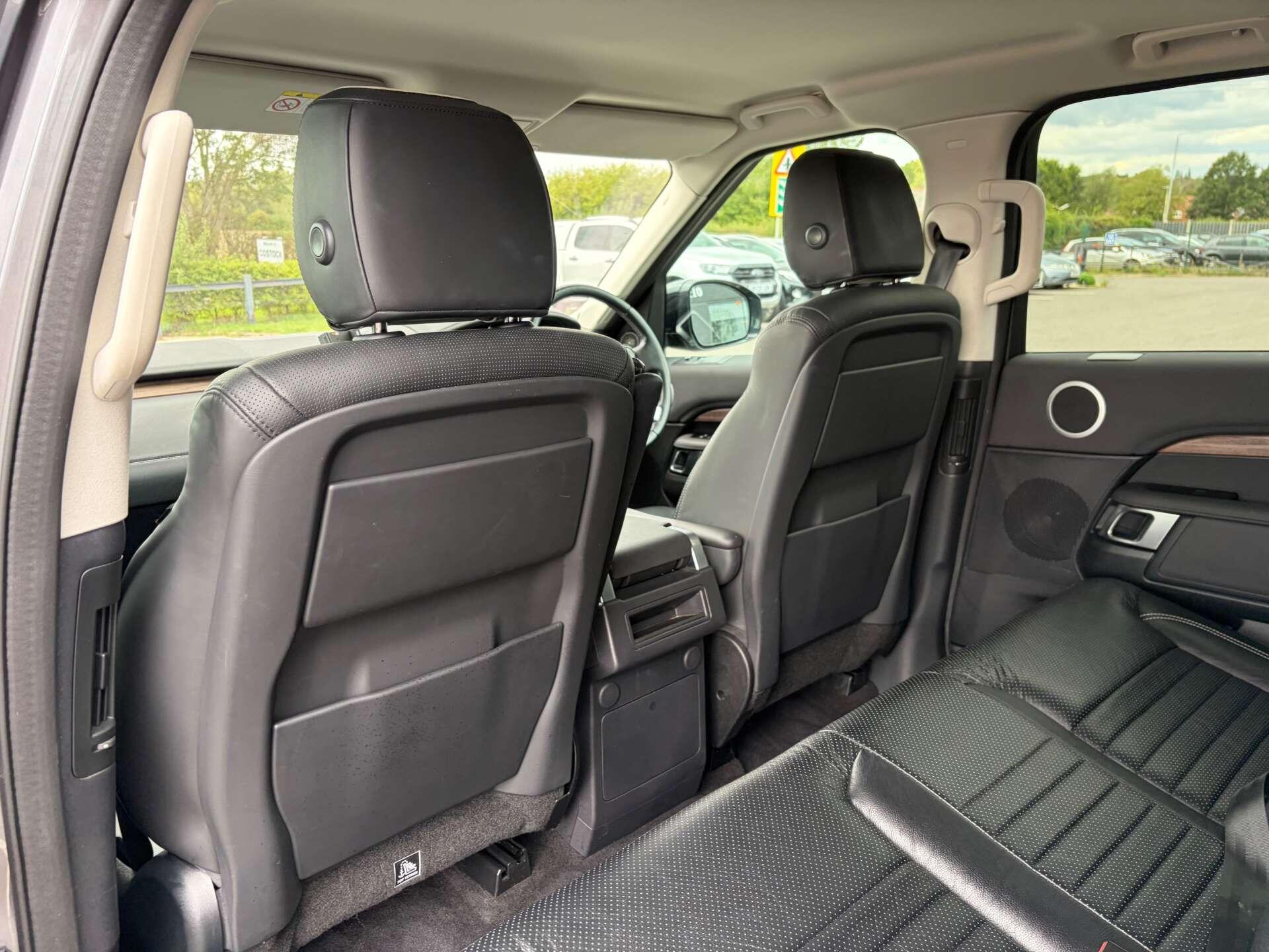 Land Rover Discovery 3 view 23
