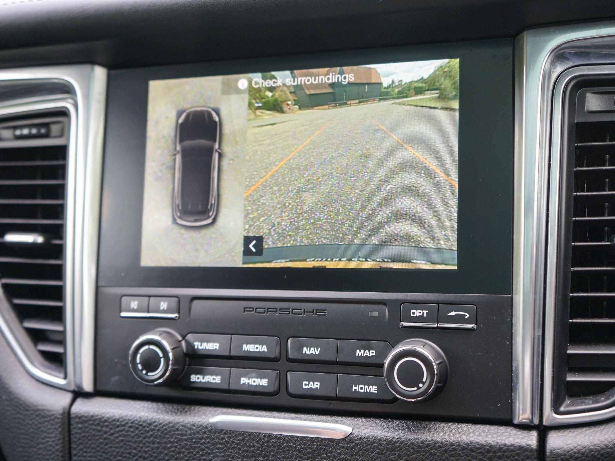 Porsche Macan view 26