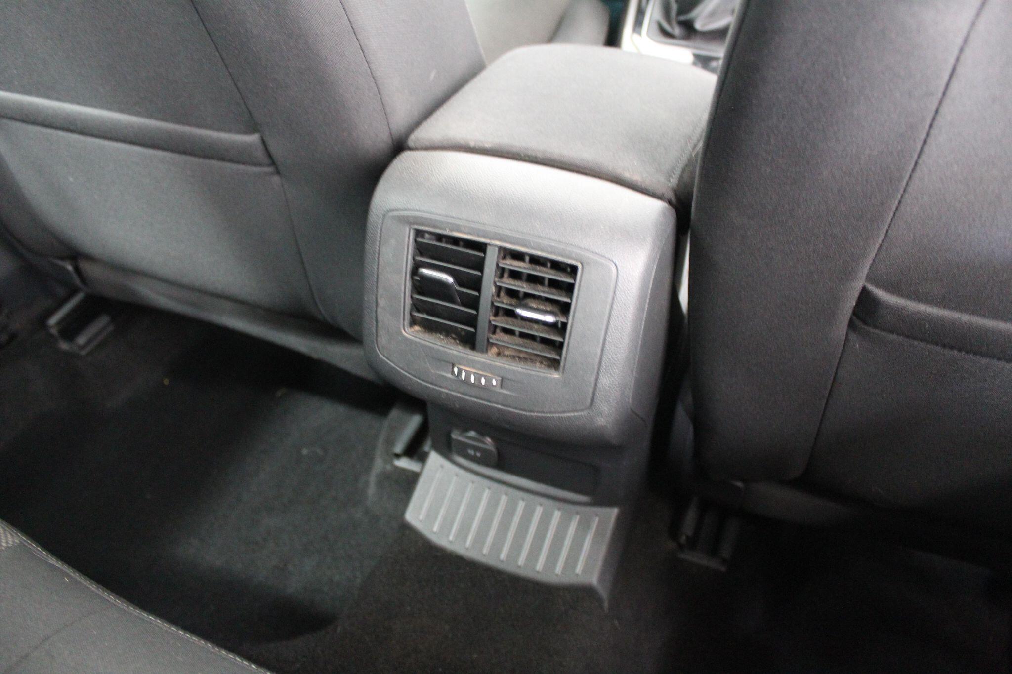 Volkswagen T-Roc view 51
