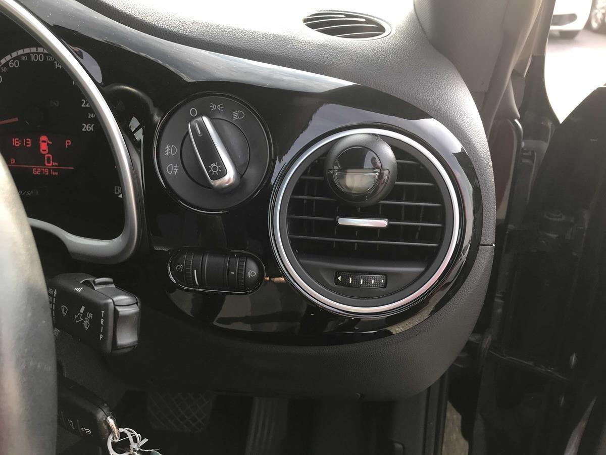 Volkswagen Beetle view 14