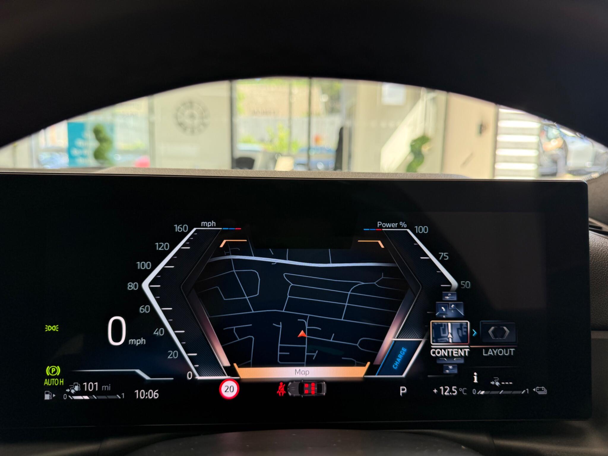 BMW 3 Series view 24