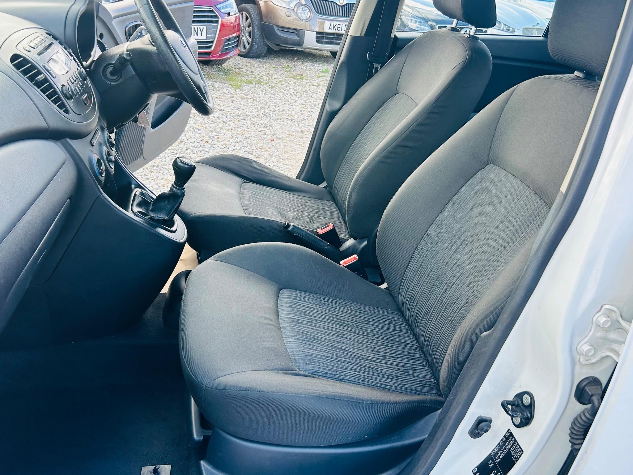 Hyundai i10 view 13