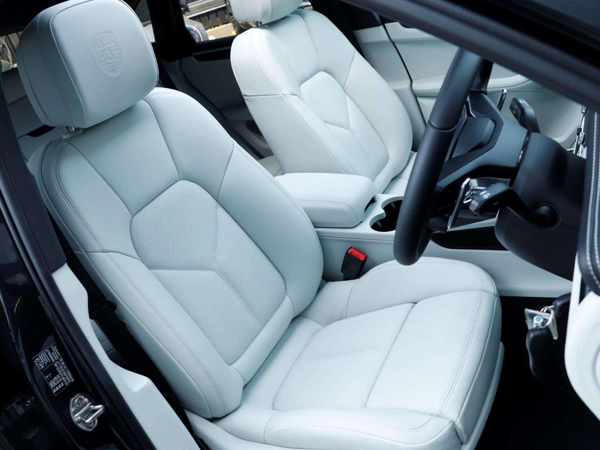 Porsche Macan view 26