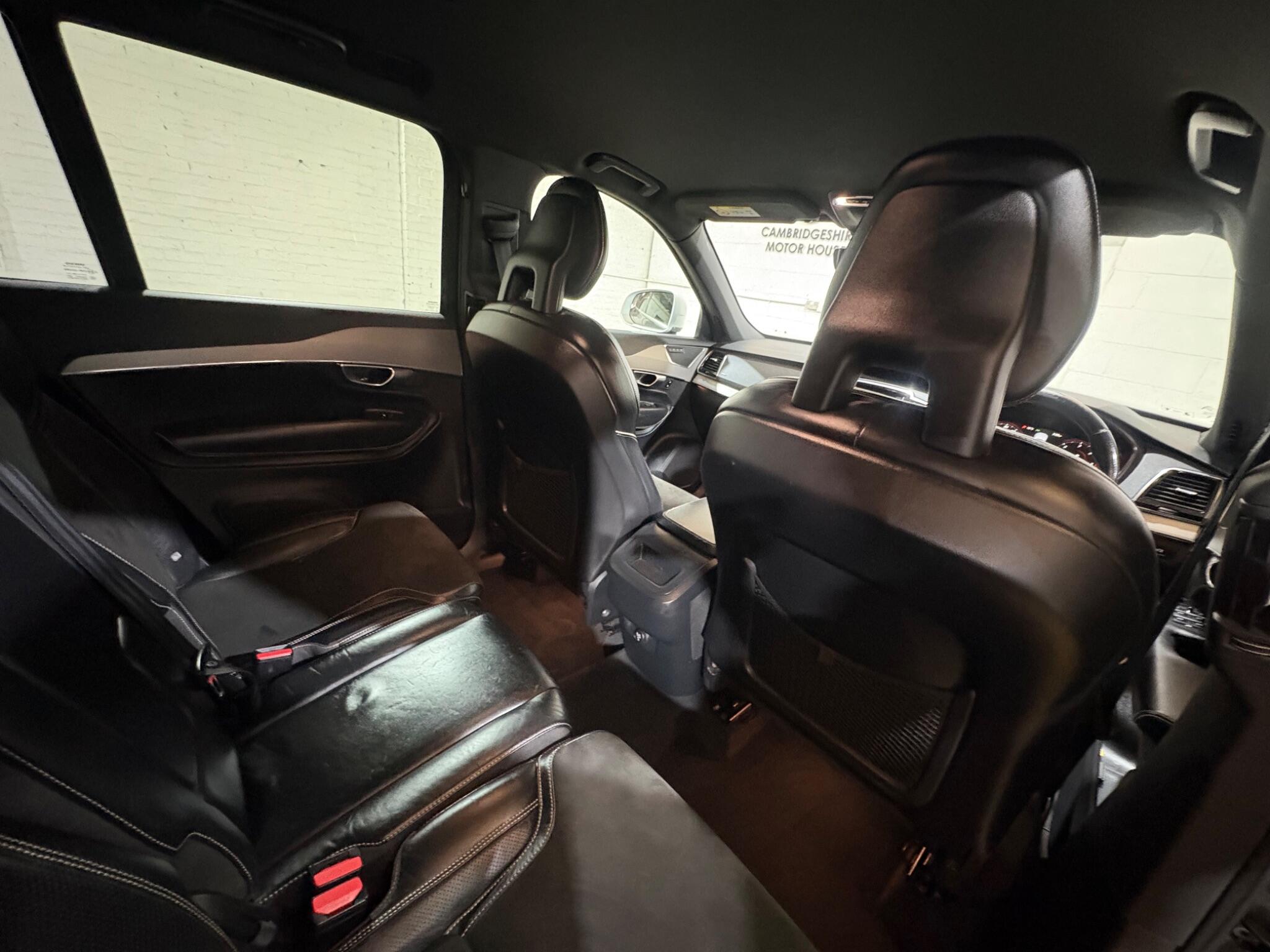 Volvo XC90 view 26