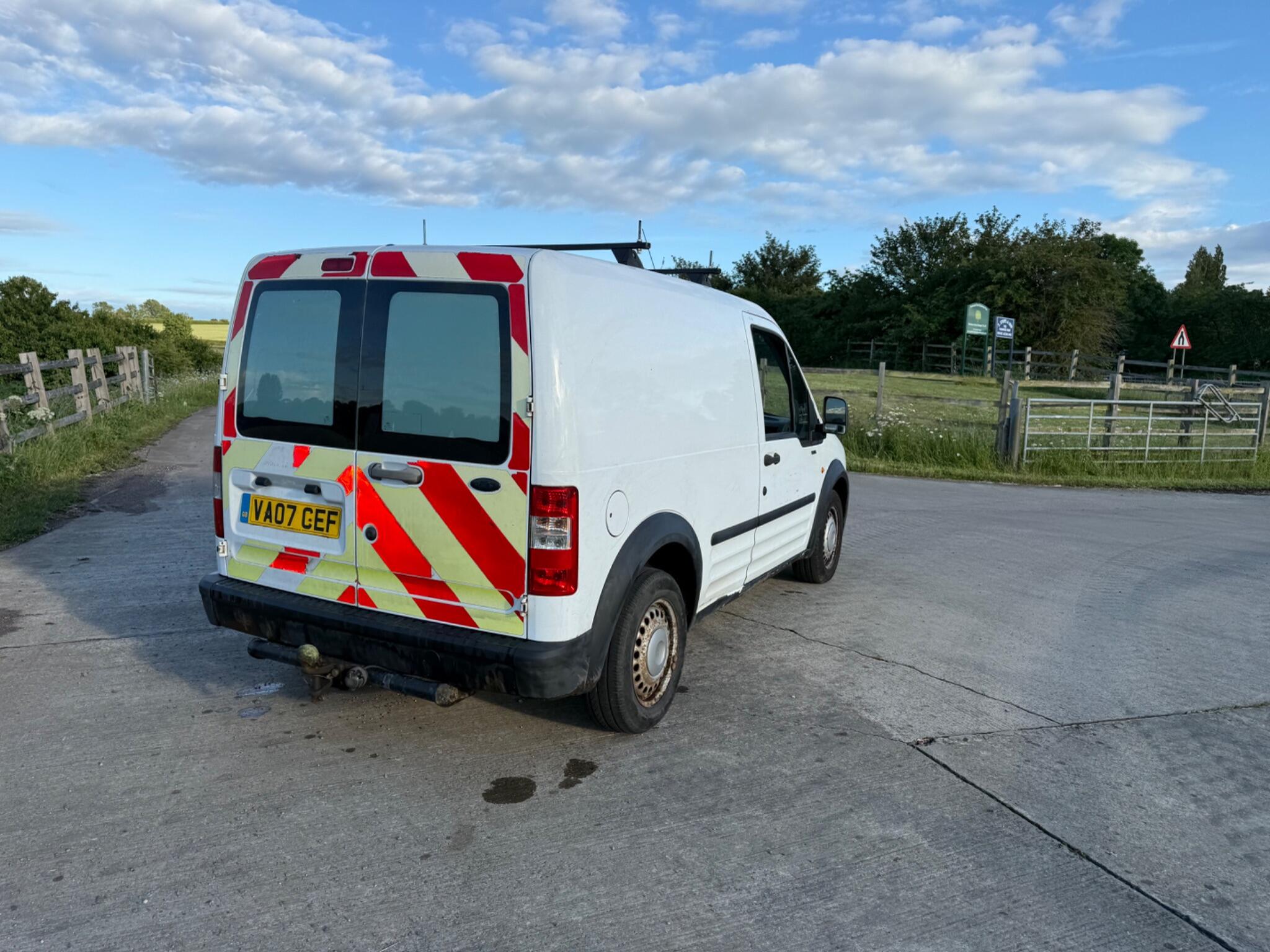 Ford Transit Connect 1.8 TDCi T200 LX L1 H1 4dr — photo 27 of 86