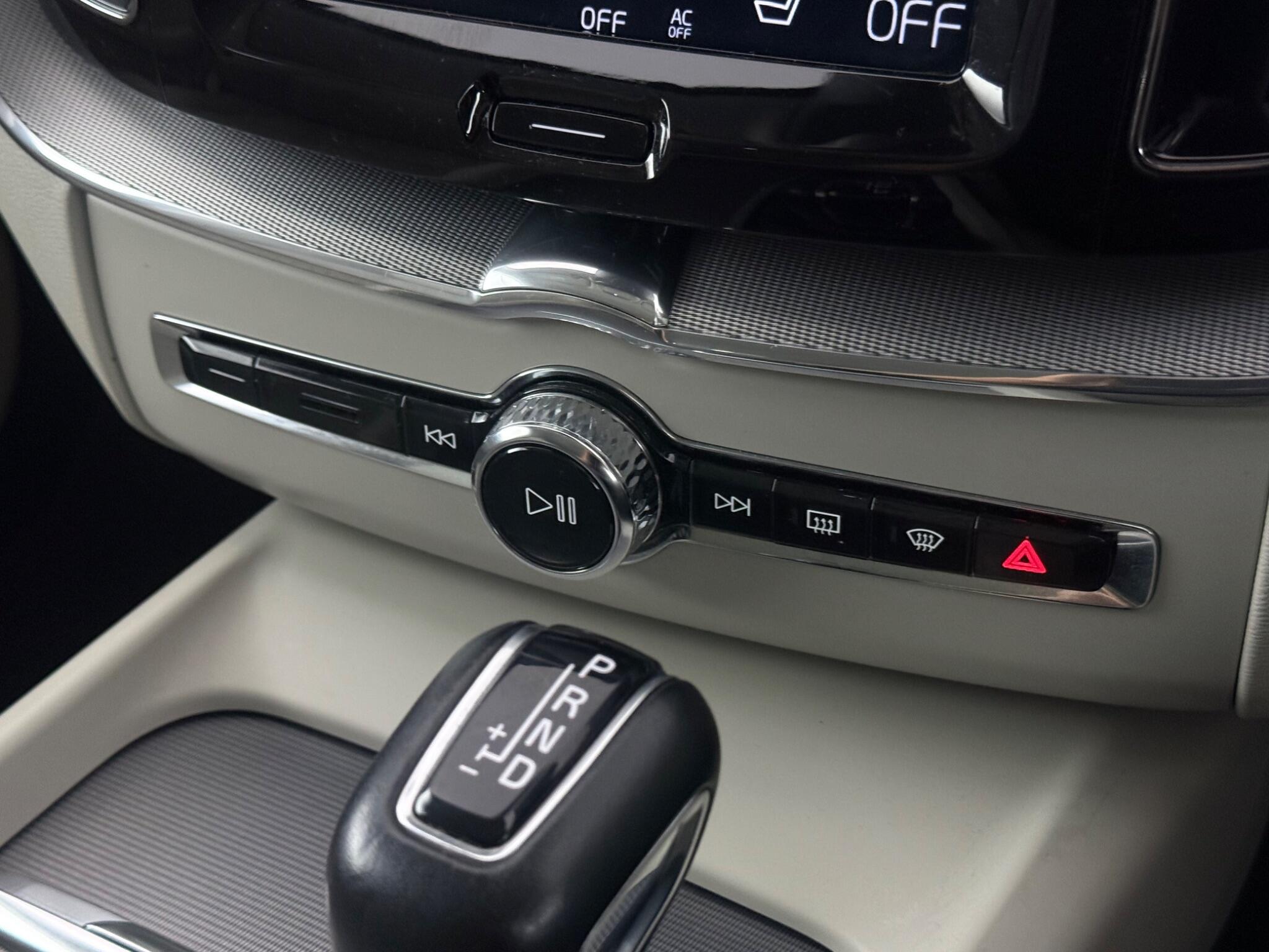 Volvo XC60 view 19