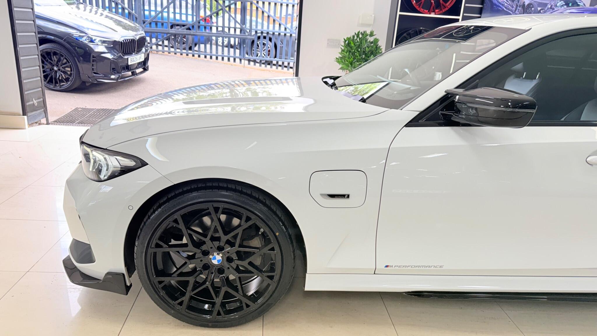 BMW 3 Series view 37