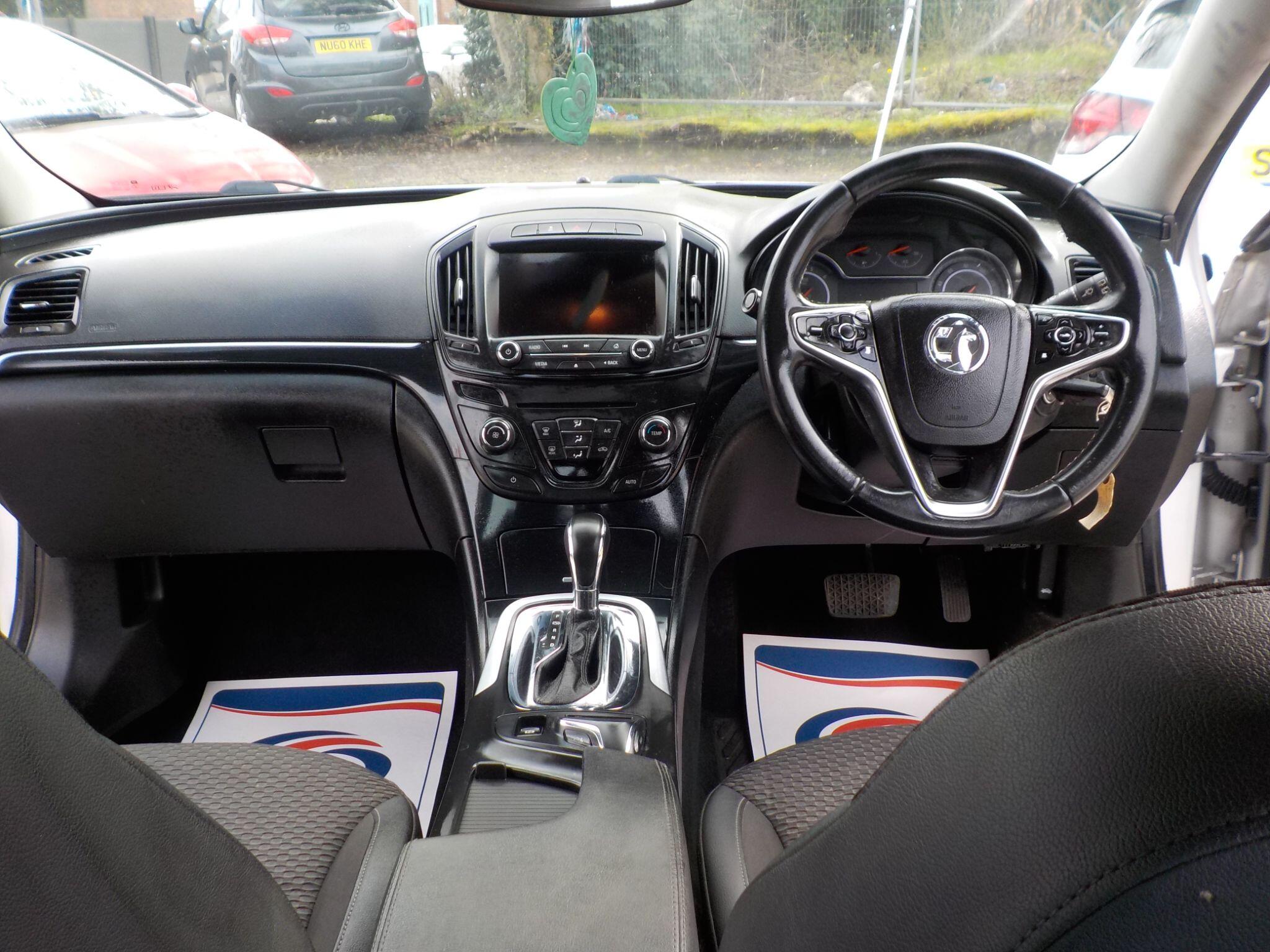 Vauxhall Insignia 2.0 CDTi Tech Line Auto Euro 5 5dr