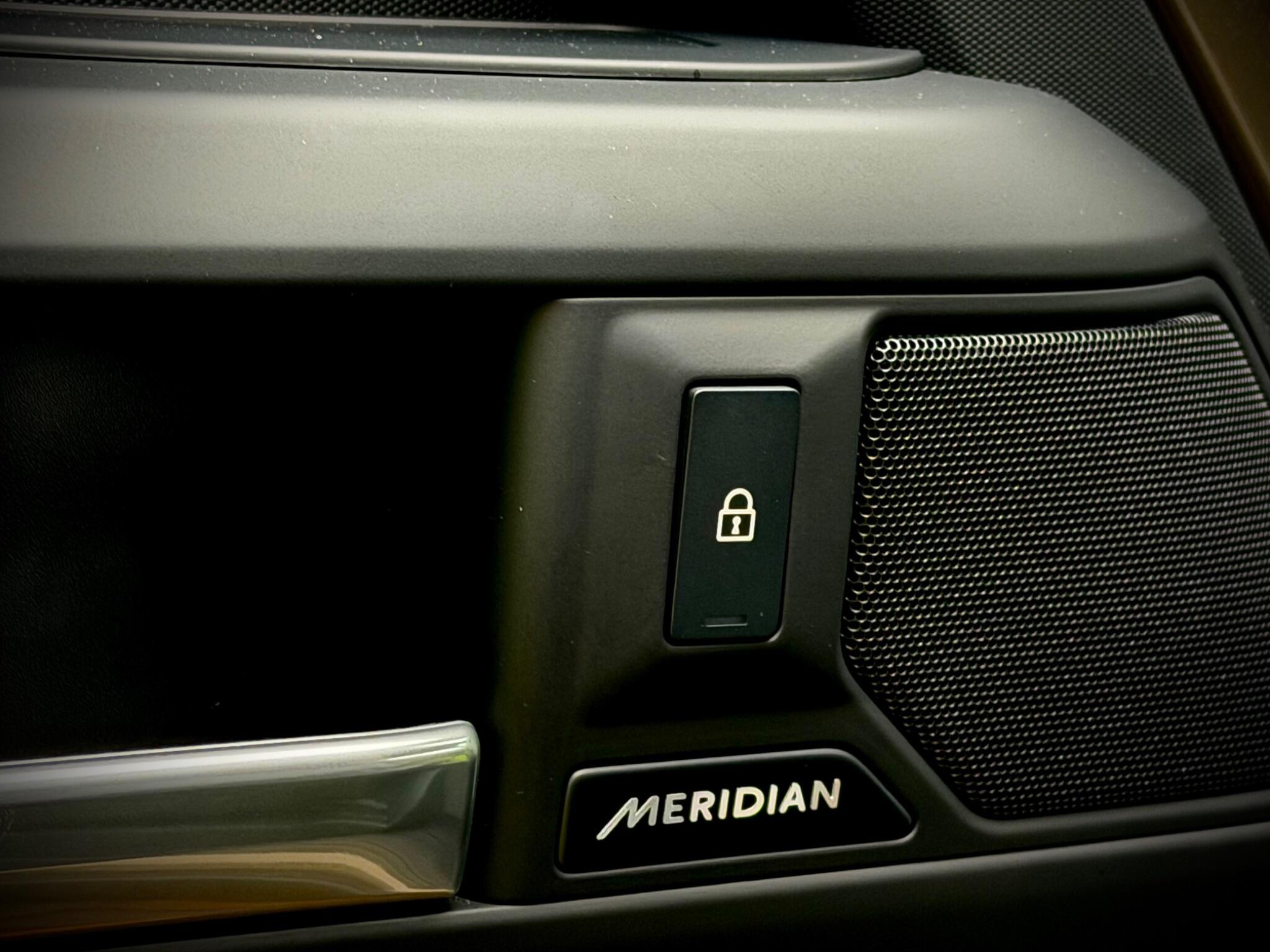 Land Rover Defender view 16