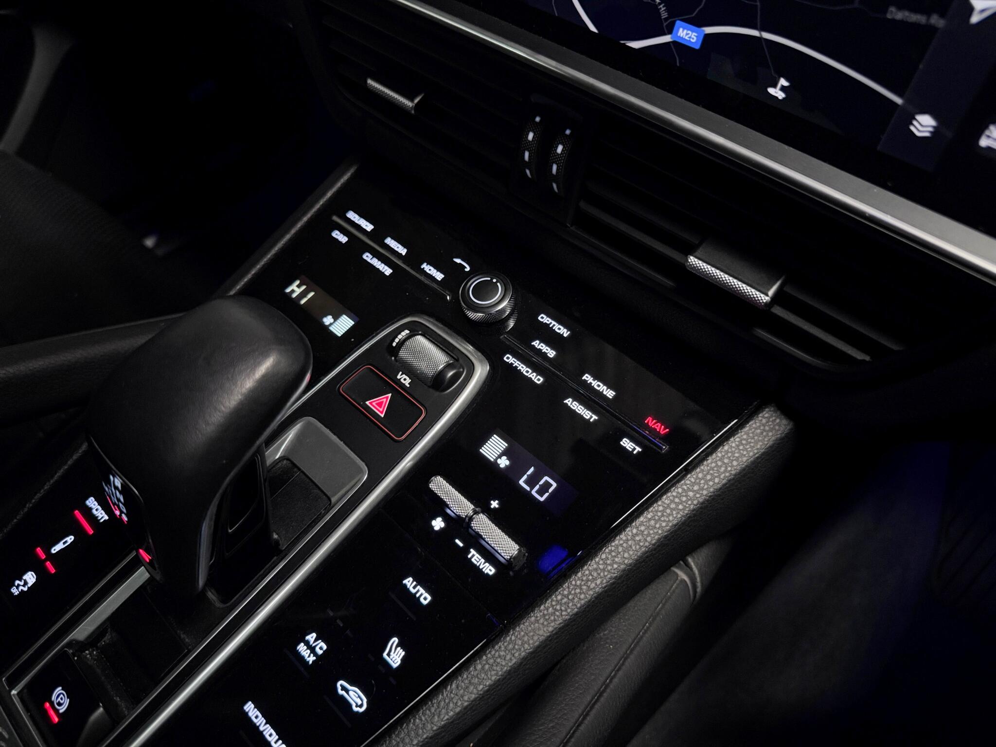 Porsche Cayenne view 39