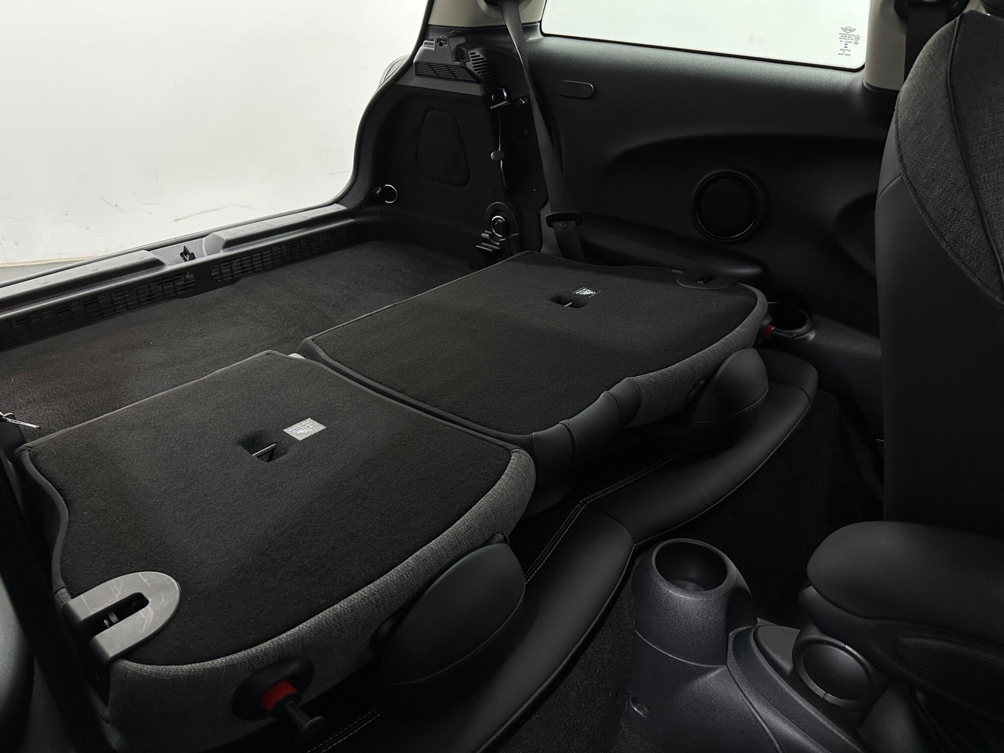 Mini Hatch view 43