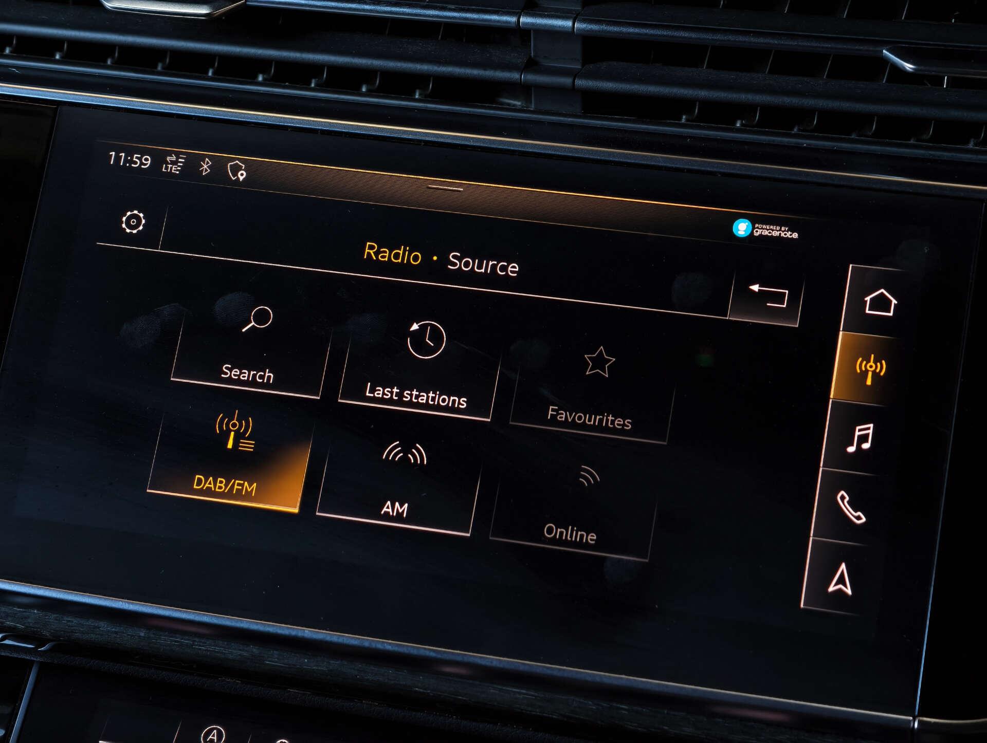 Audi Q8 view 35