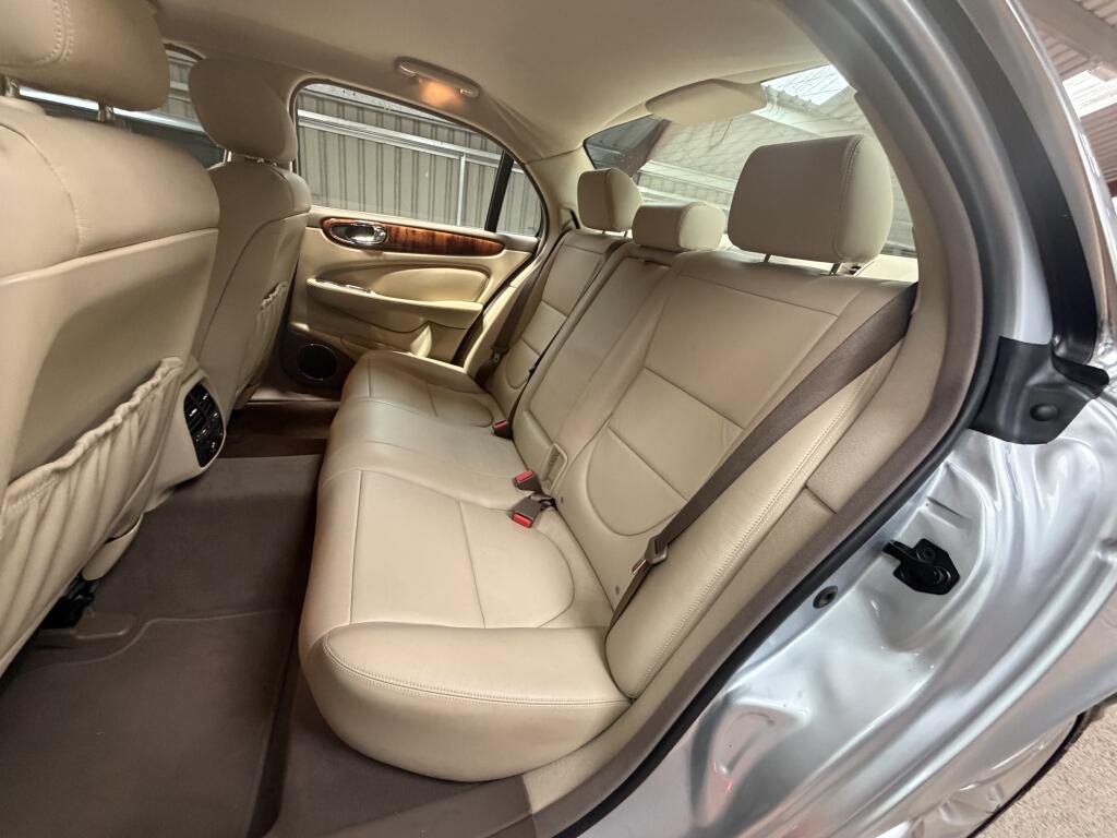 Jaguar XJ view 8