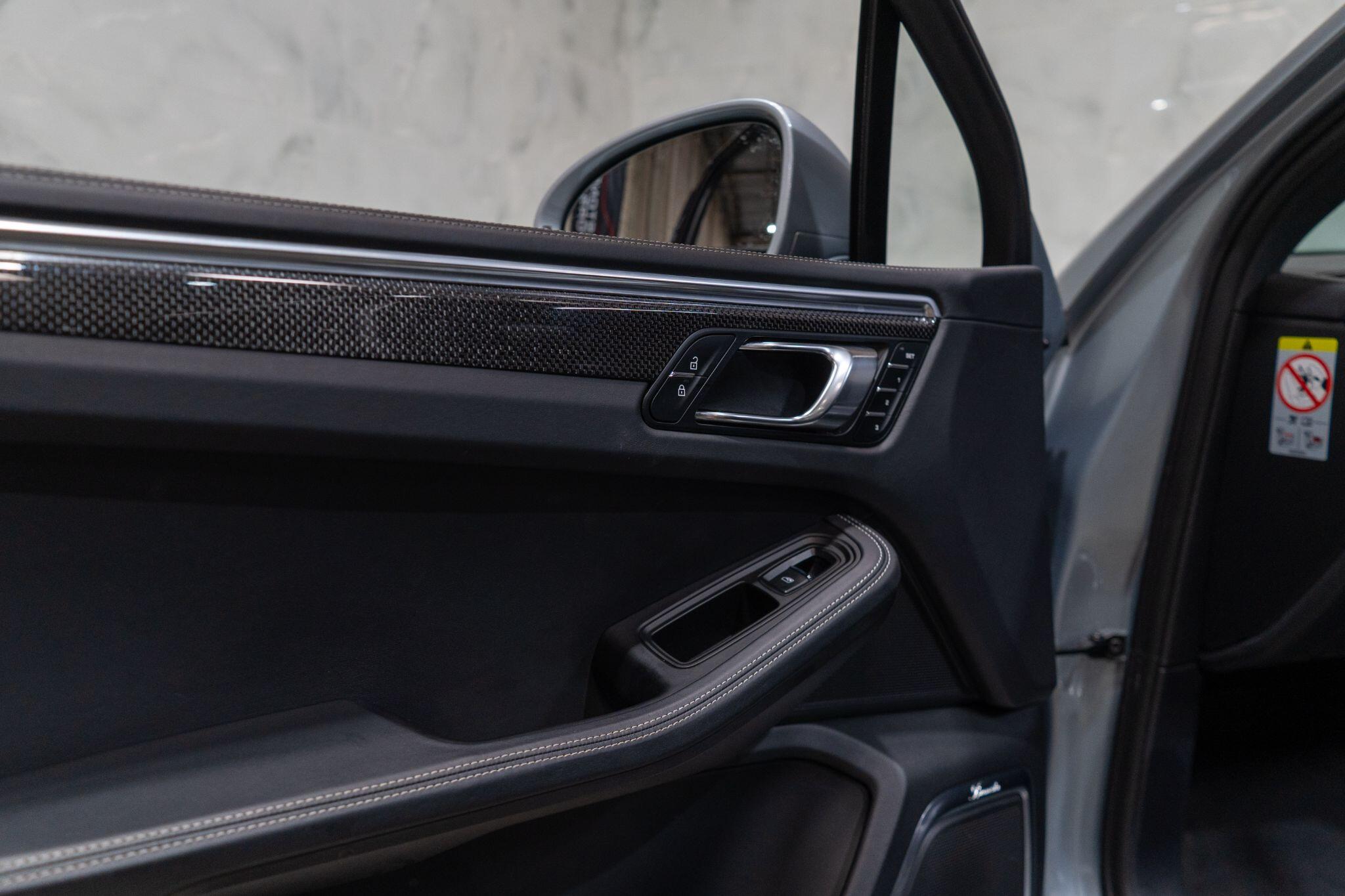 Porsche Macan view 38