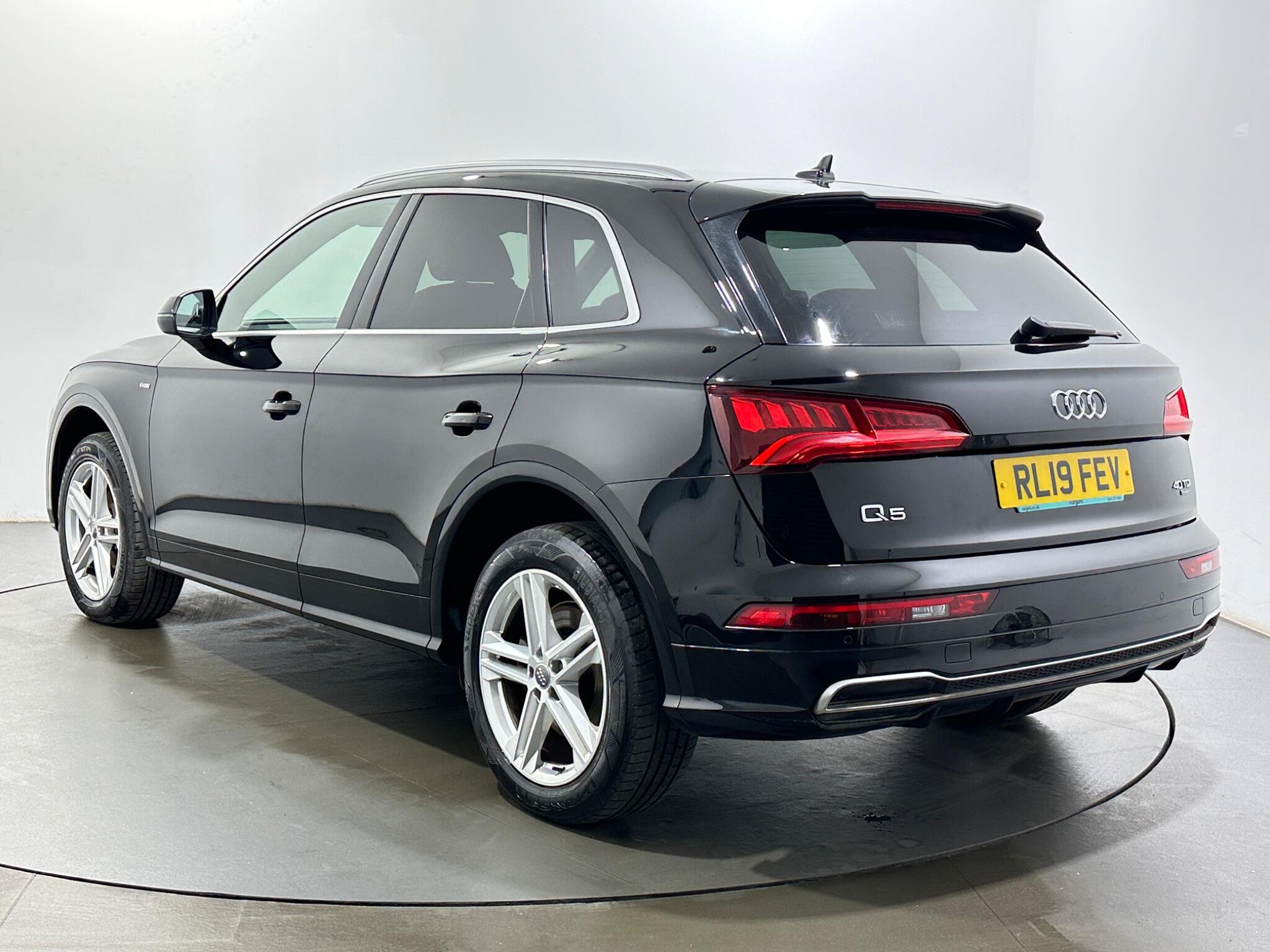 Audi Q5 view 6