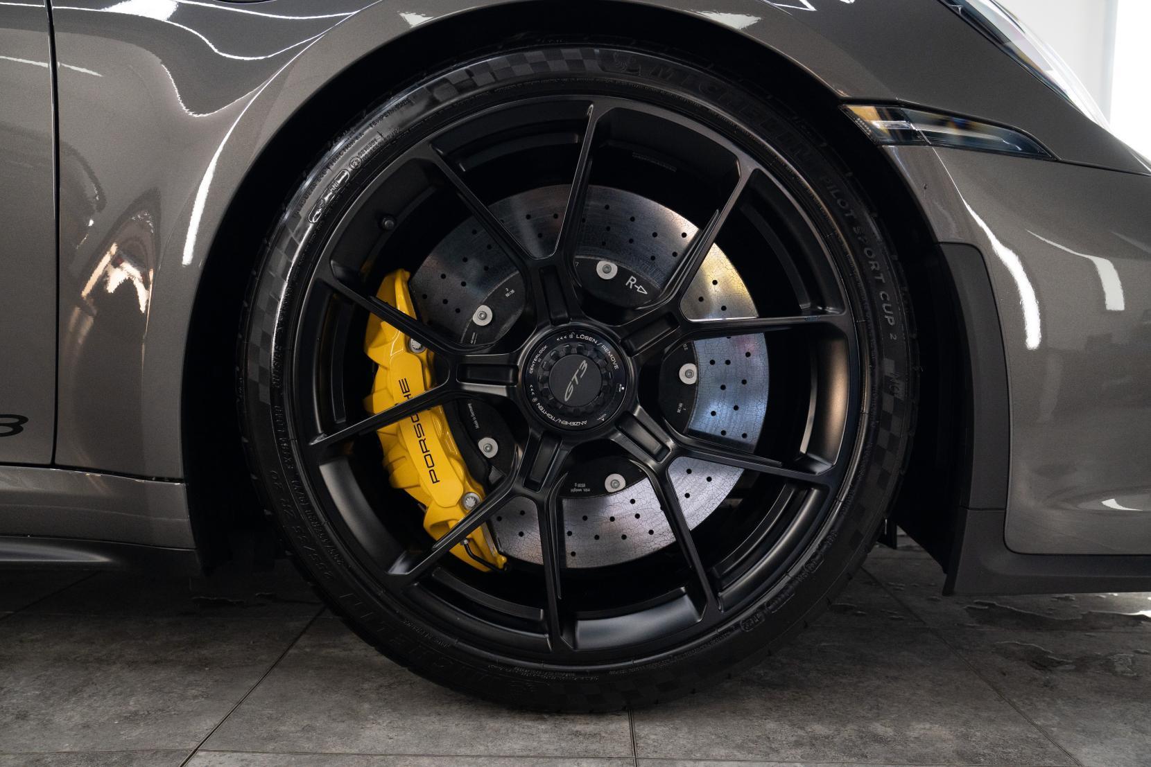 Porsche 911 view 6