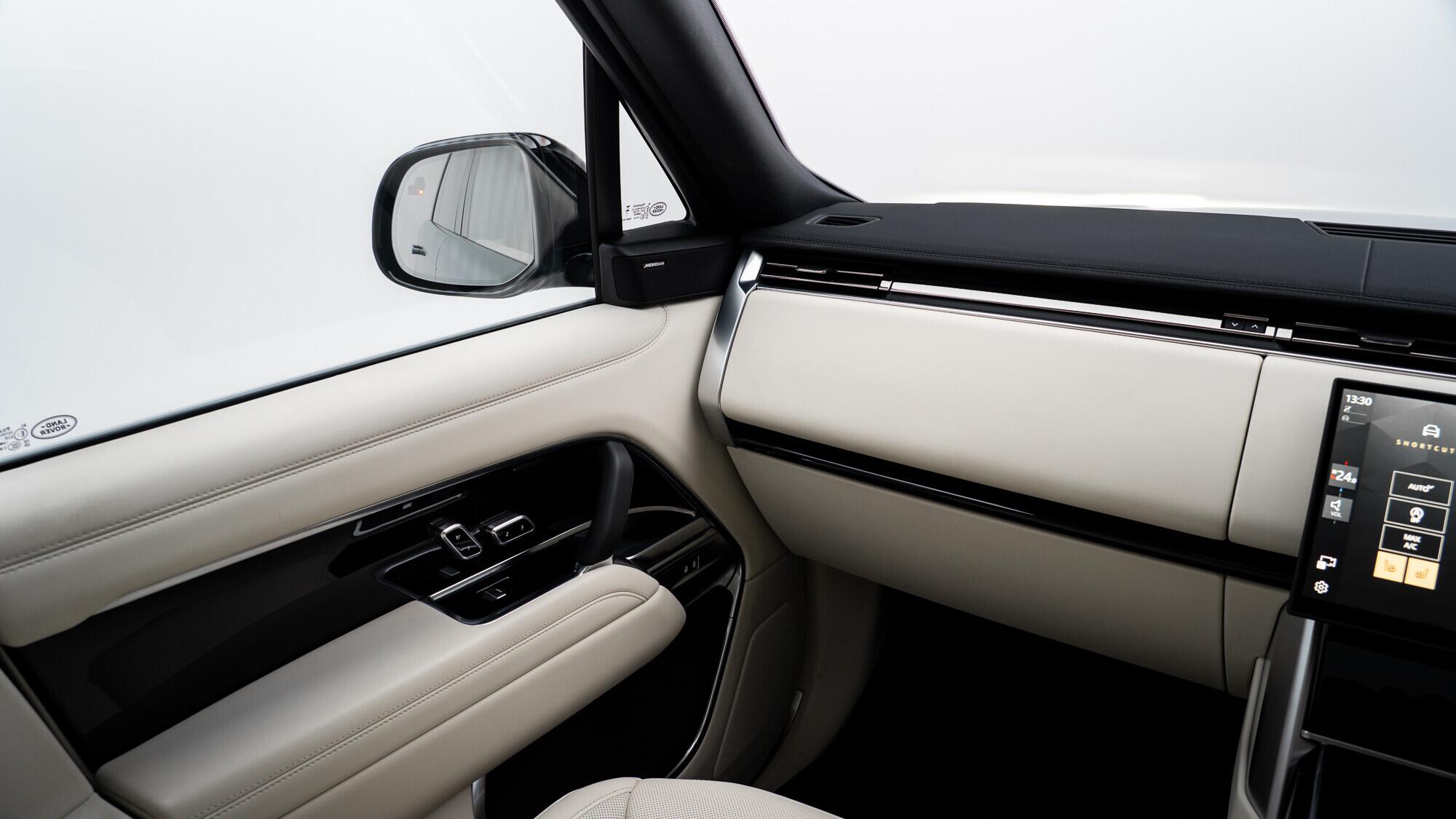 Land Rover Range Rover view 32