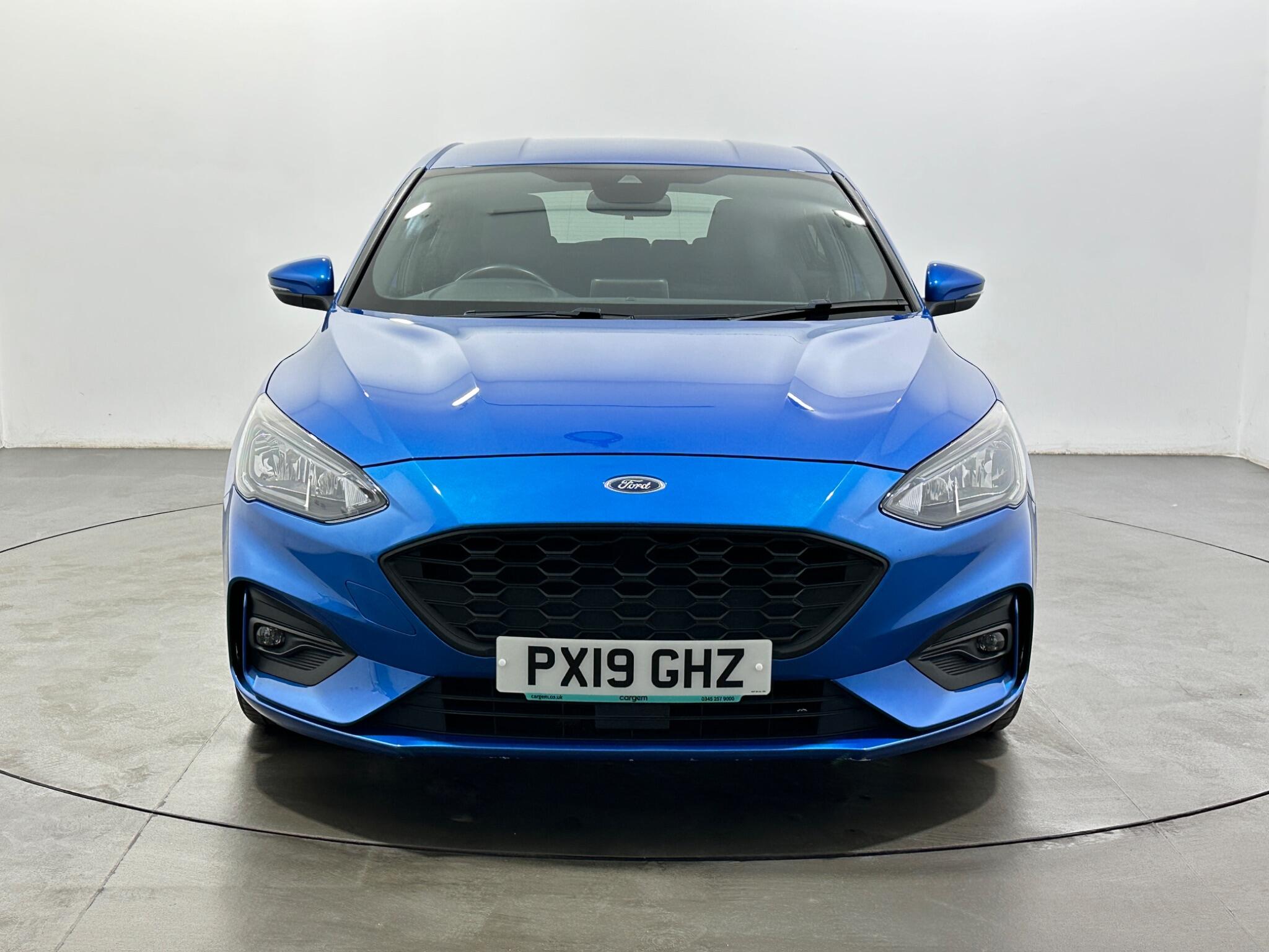 Ford Focus view 3