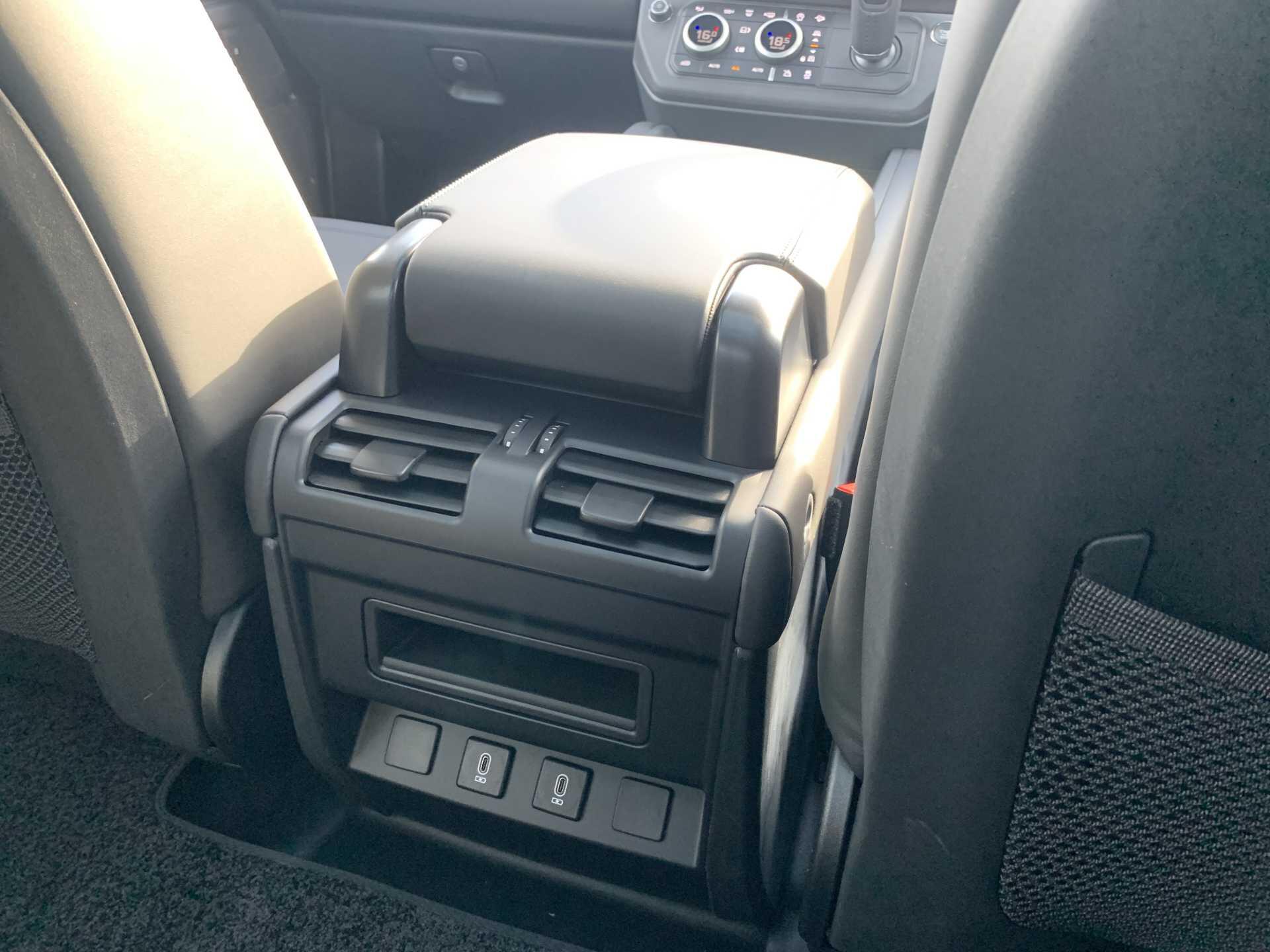 Land Rover Defender view 17