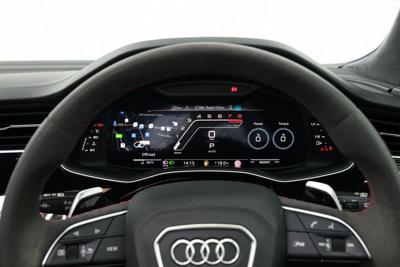 Audi RS Q8 view 45